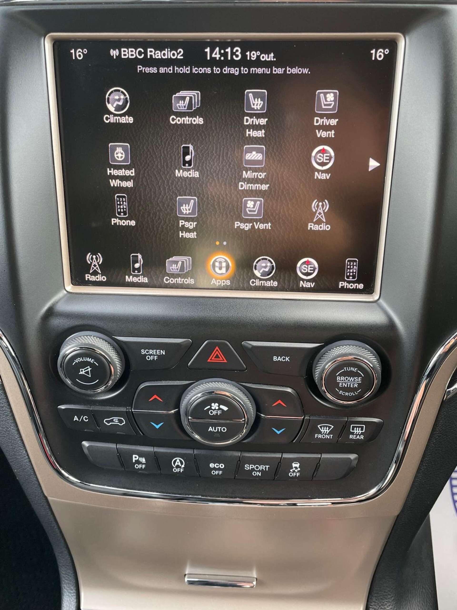Jeep Grand Cherokee view 4