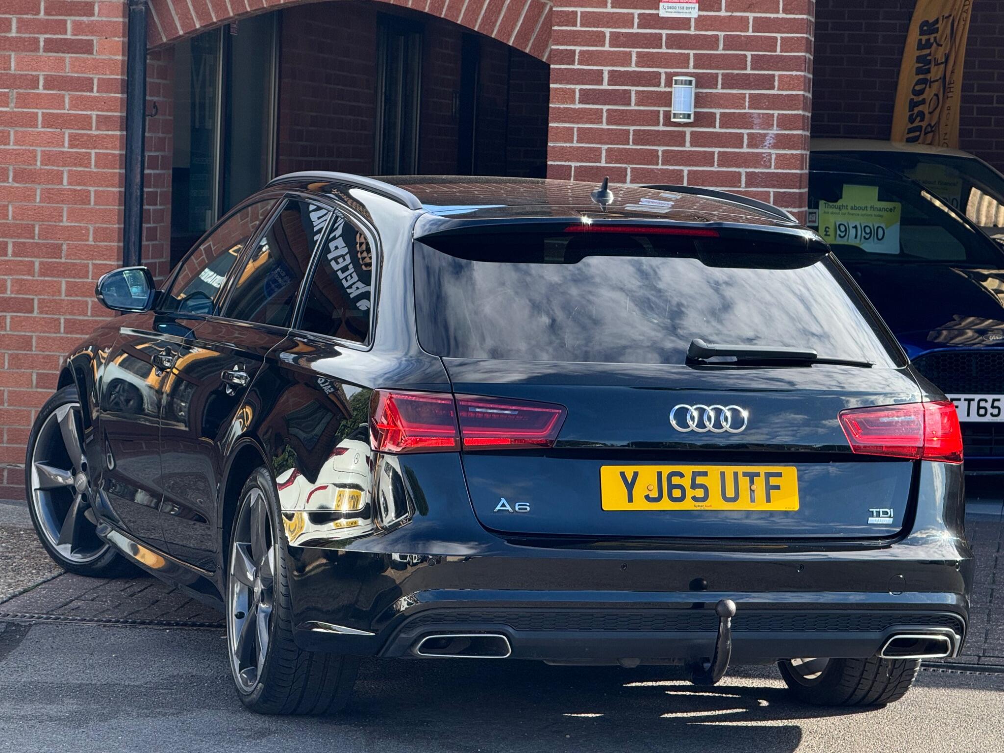 Audi A6 Avant view 3