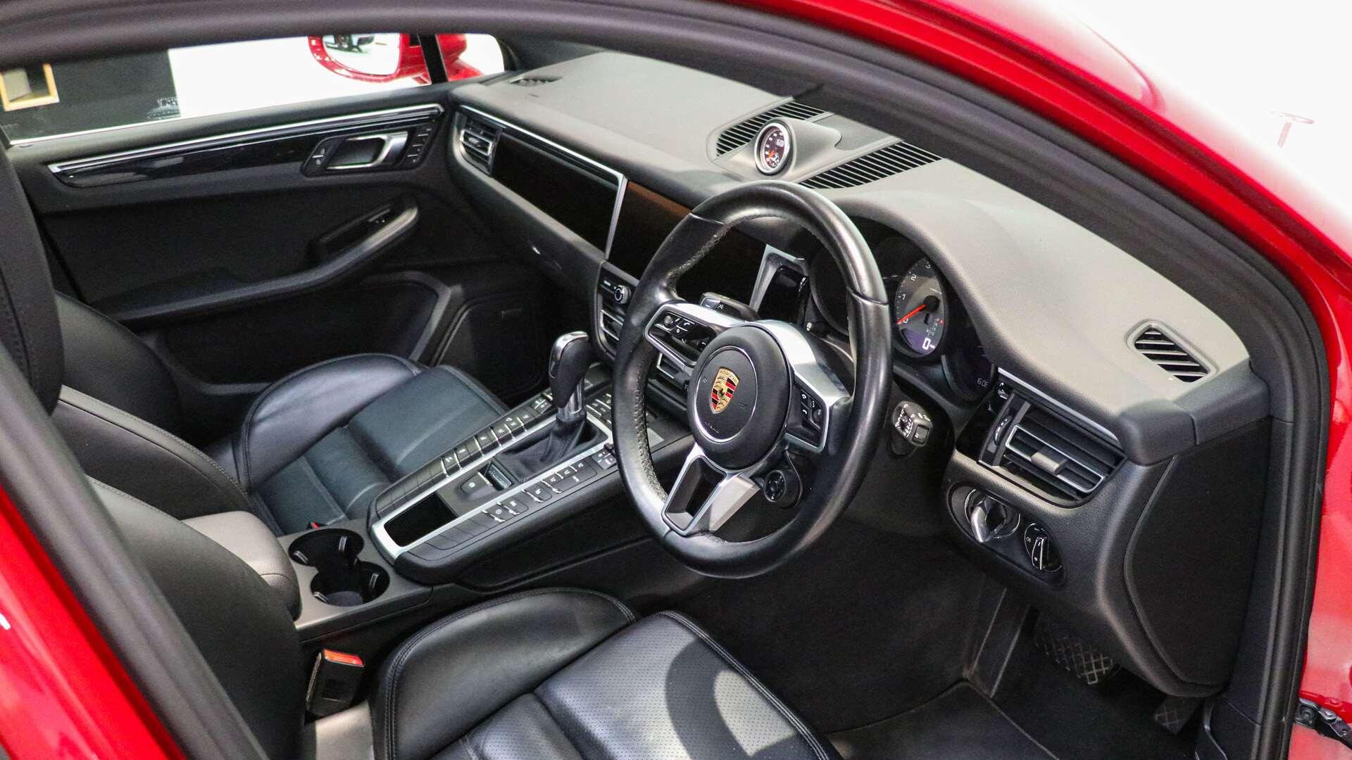 Porsche Macan view 13