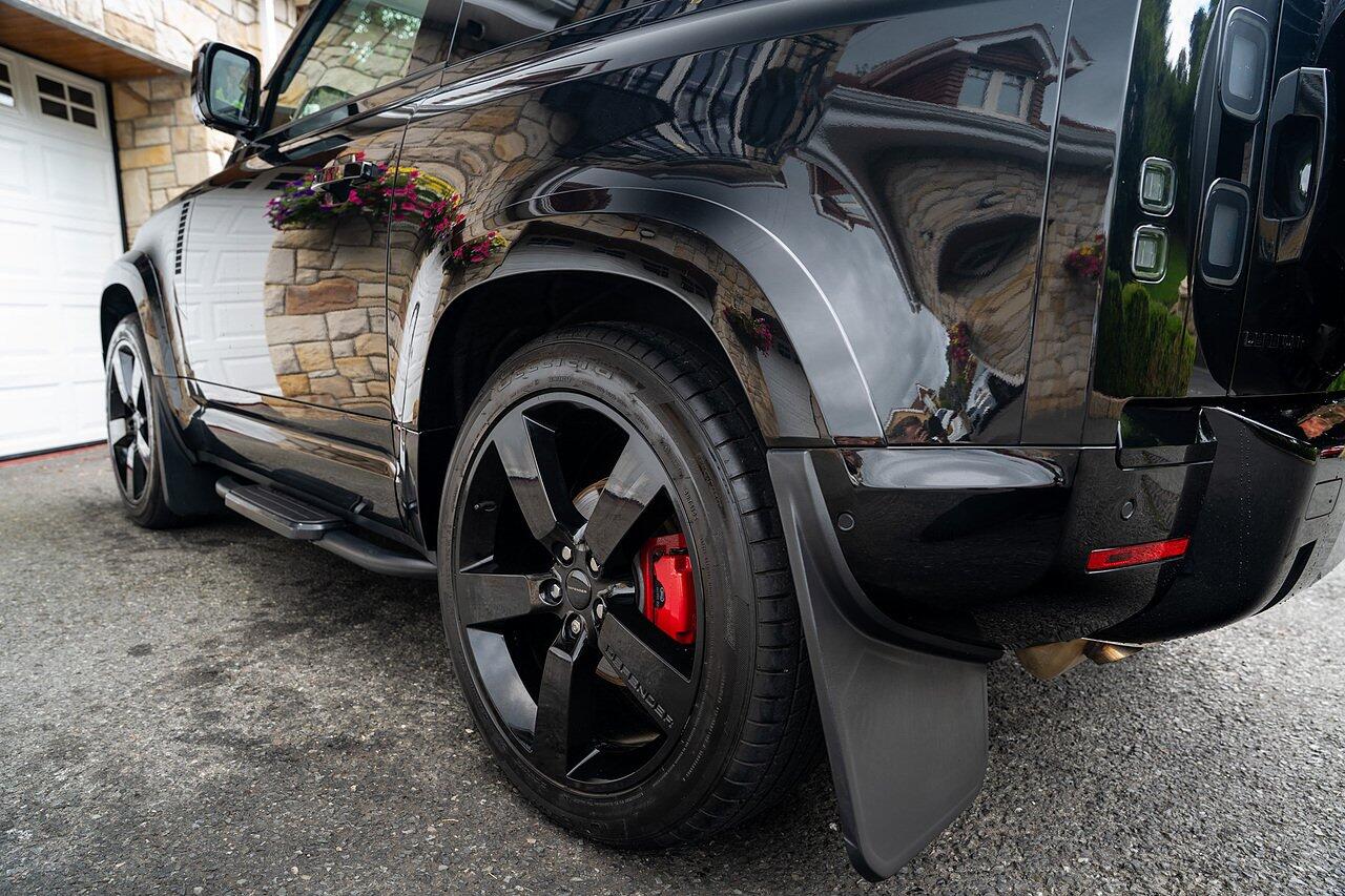 Land Rover Defender view 7
