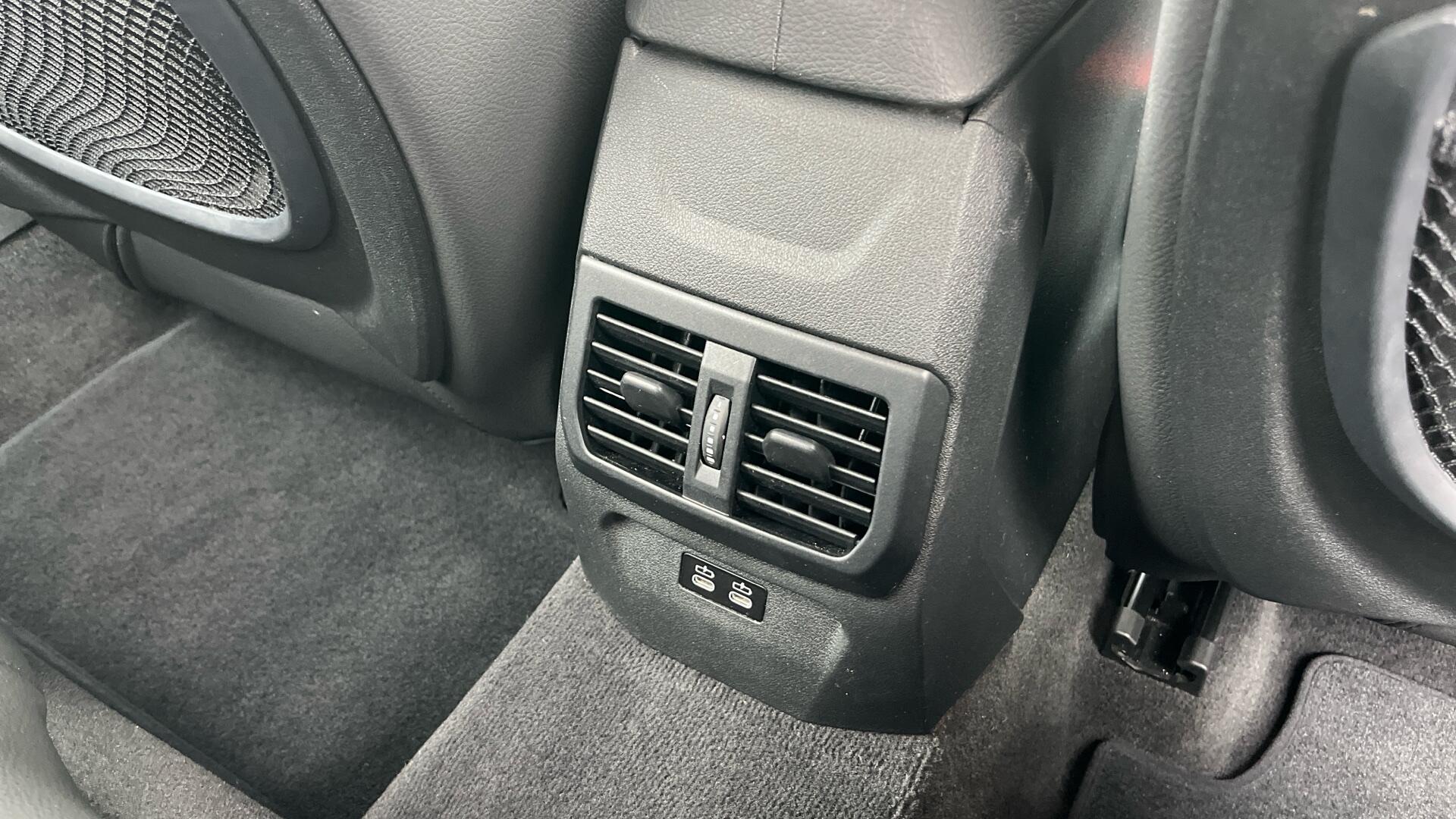 BMW 1 Series view 24