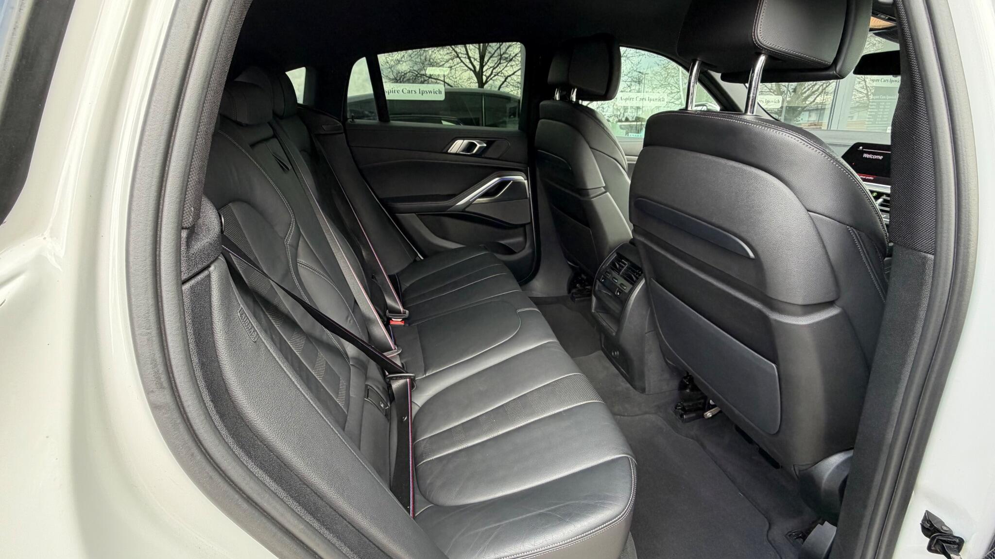 BMW X6 view 23
