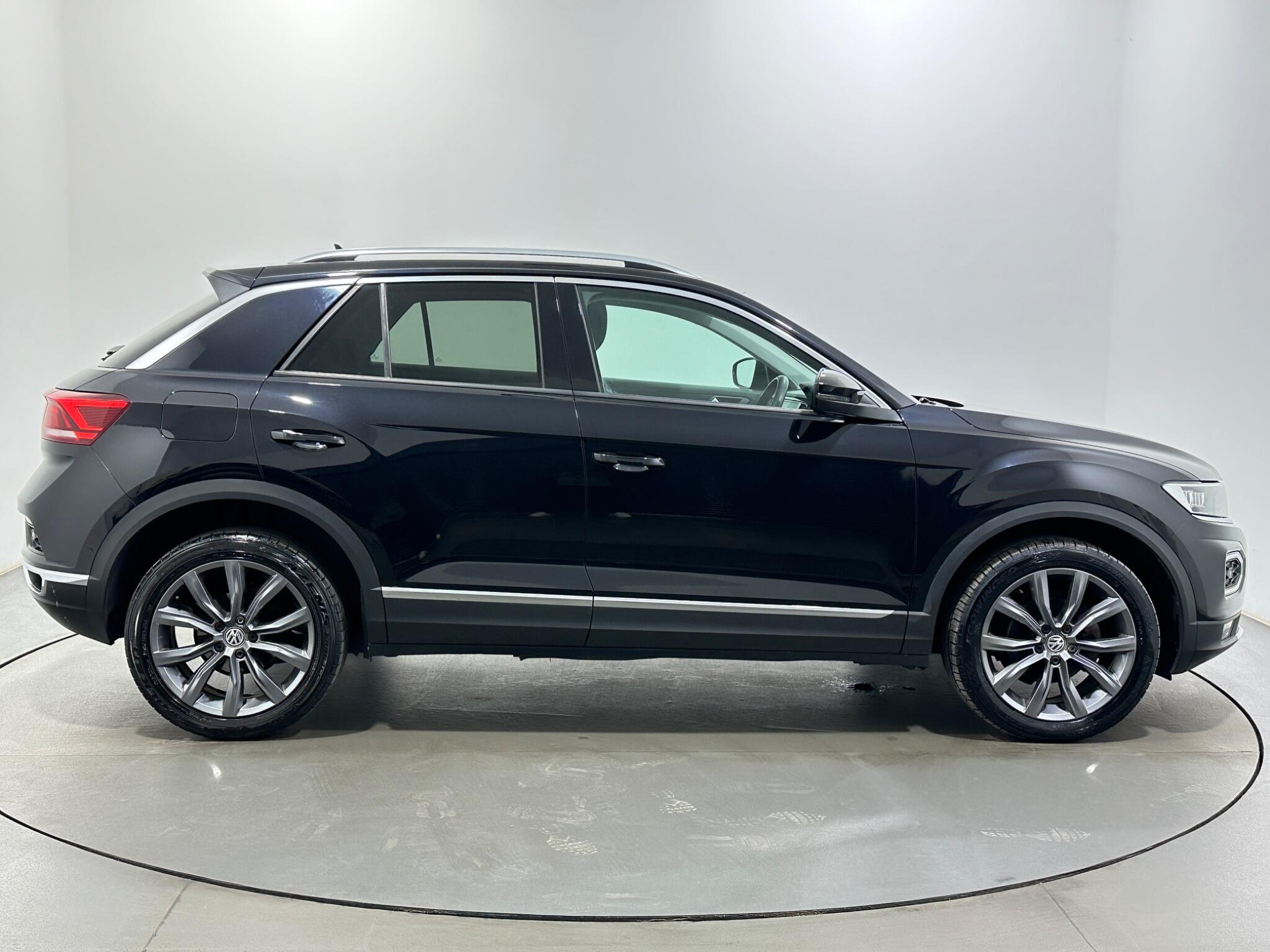 Volkswagen T-Roc view 9