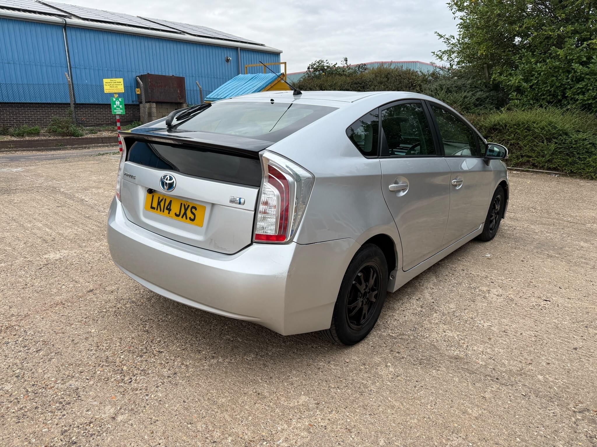 Toyota Prius view 7