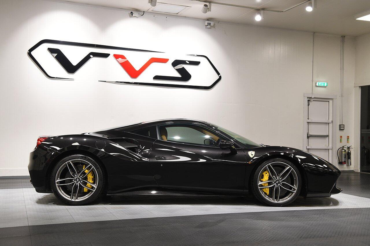 Ferrari 488 view 2