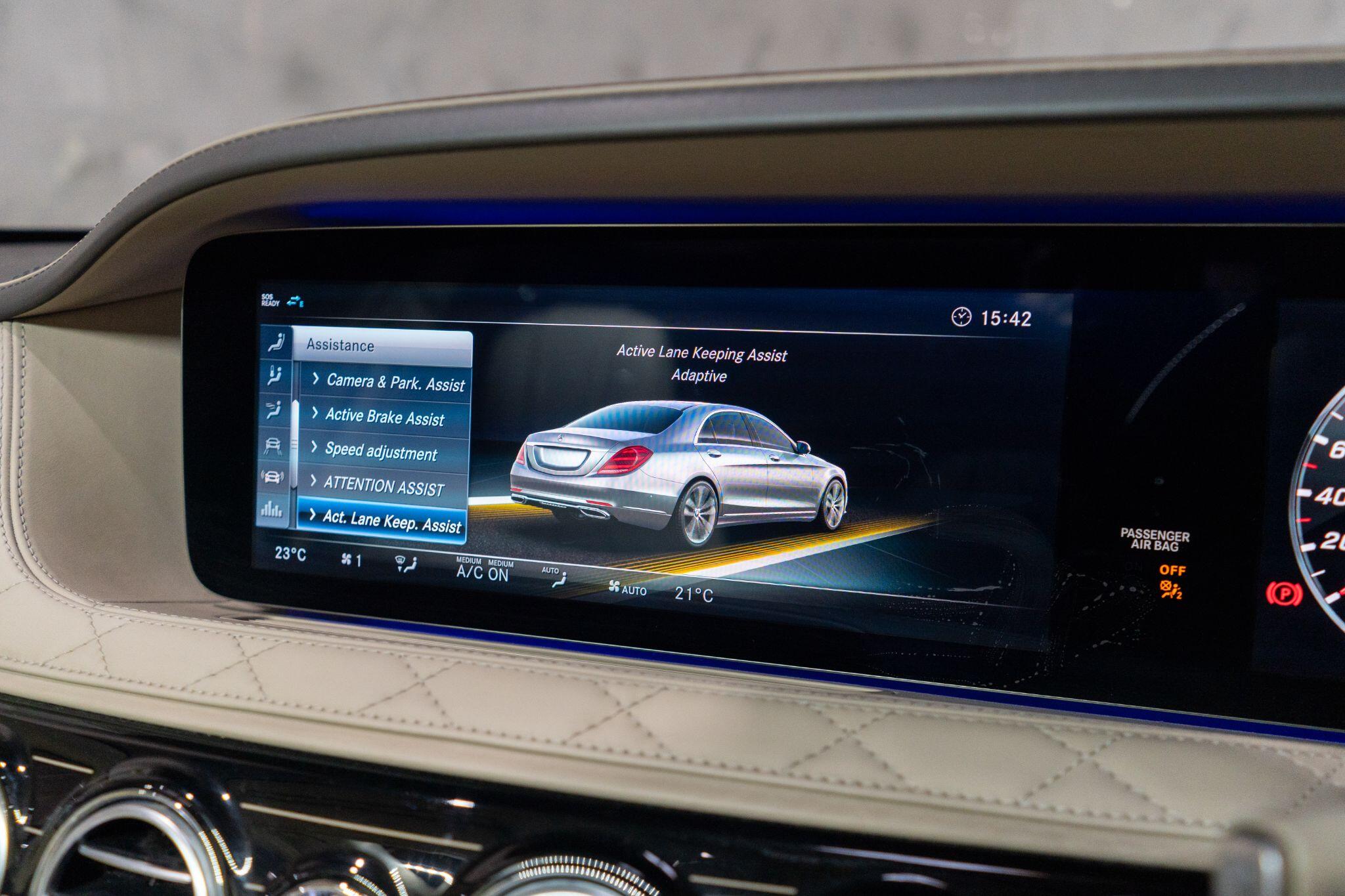 Mercedes-Benz S-Class view 32