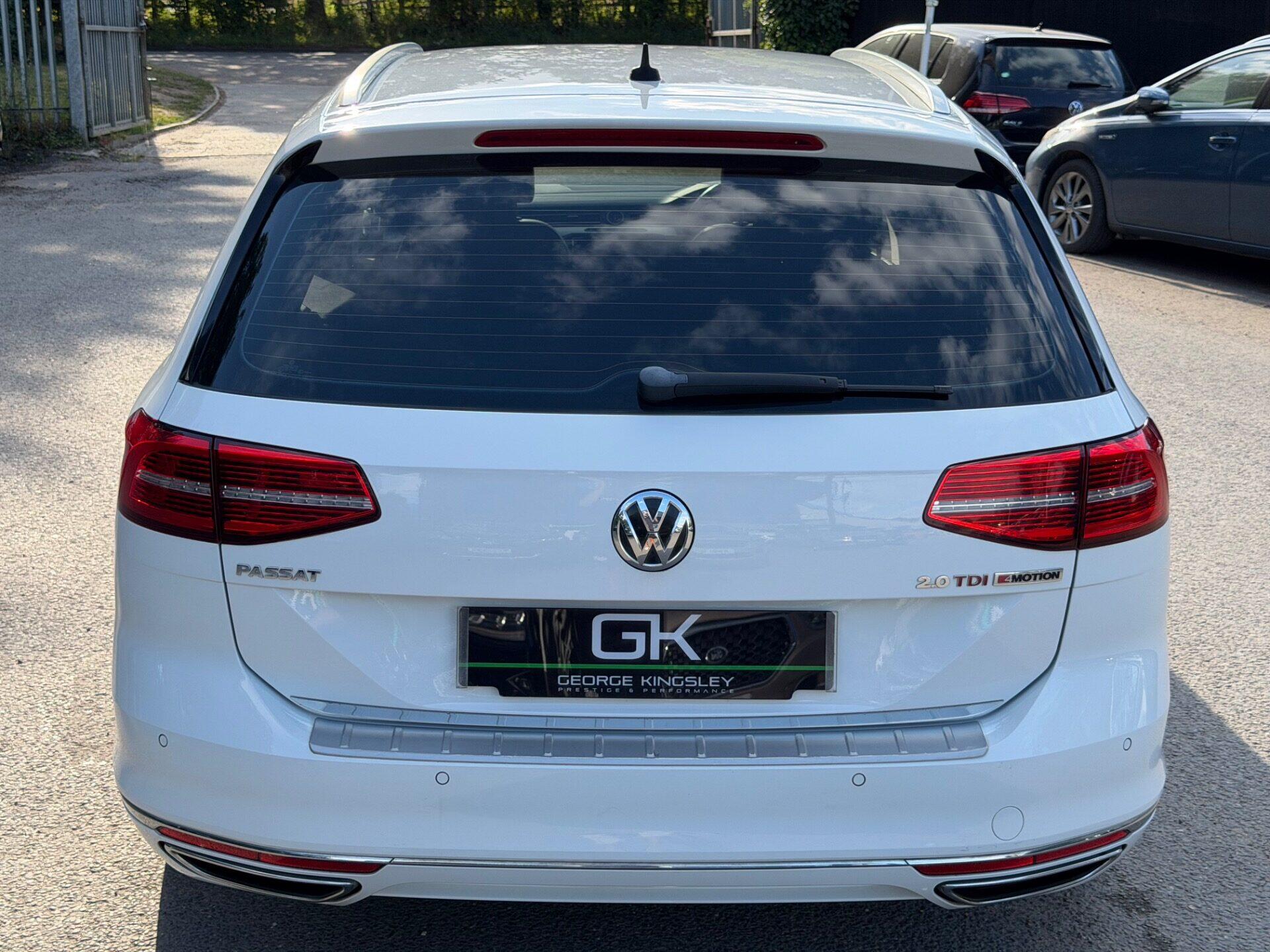 Volkswagen Passat view 9