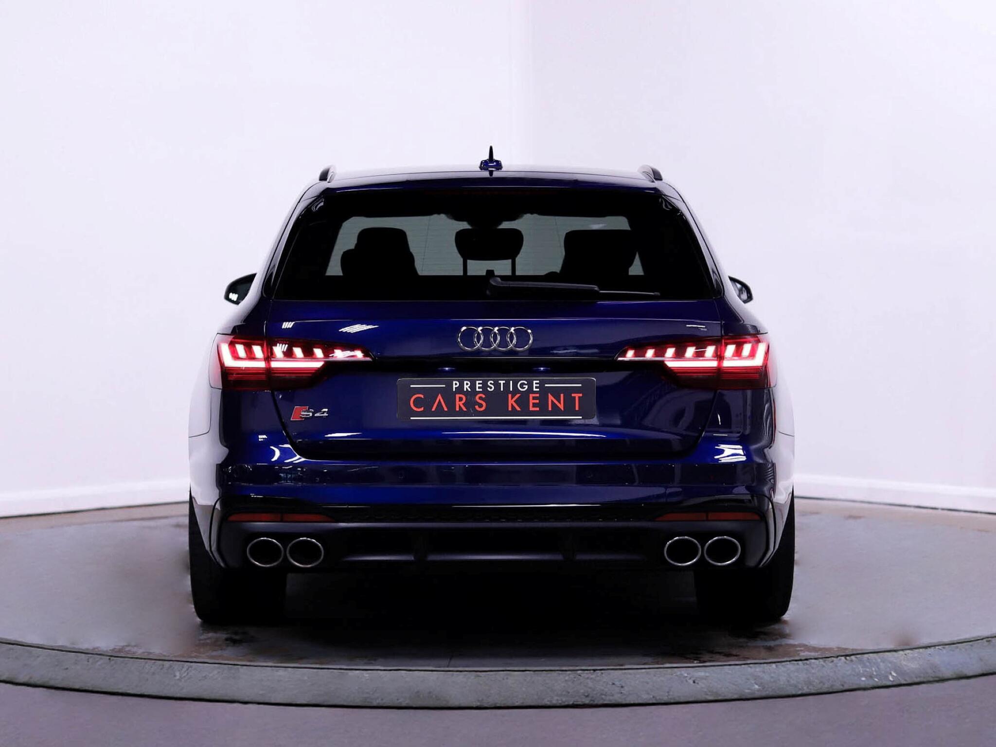 Audi S4 view 11