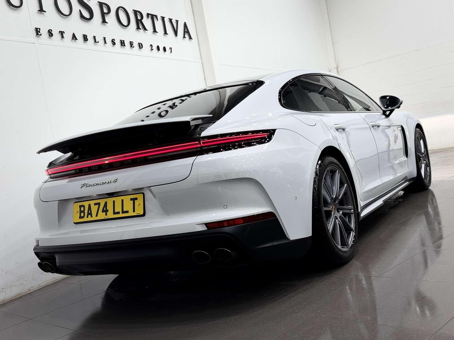 Porsche Panamera view 31
