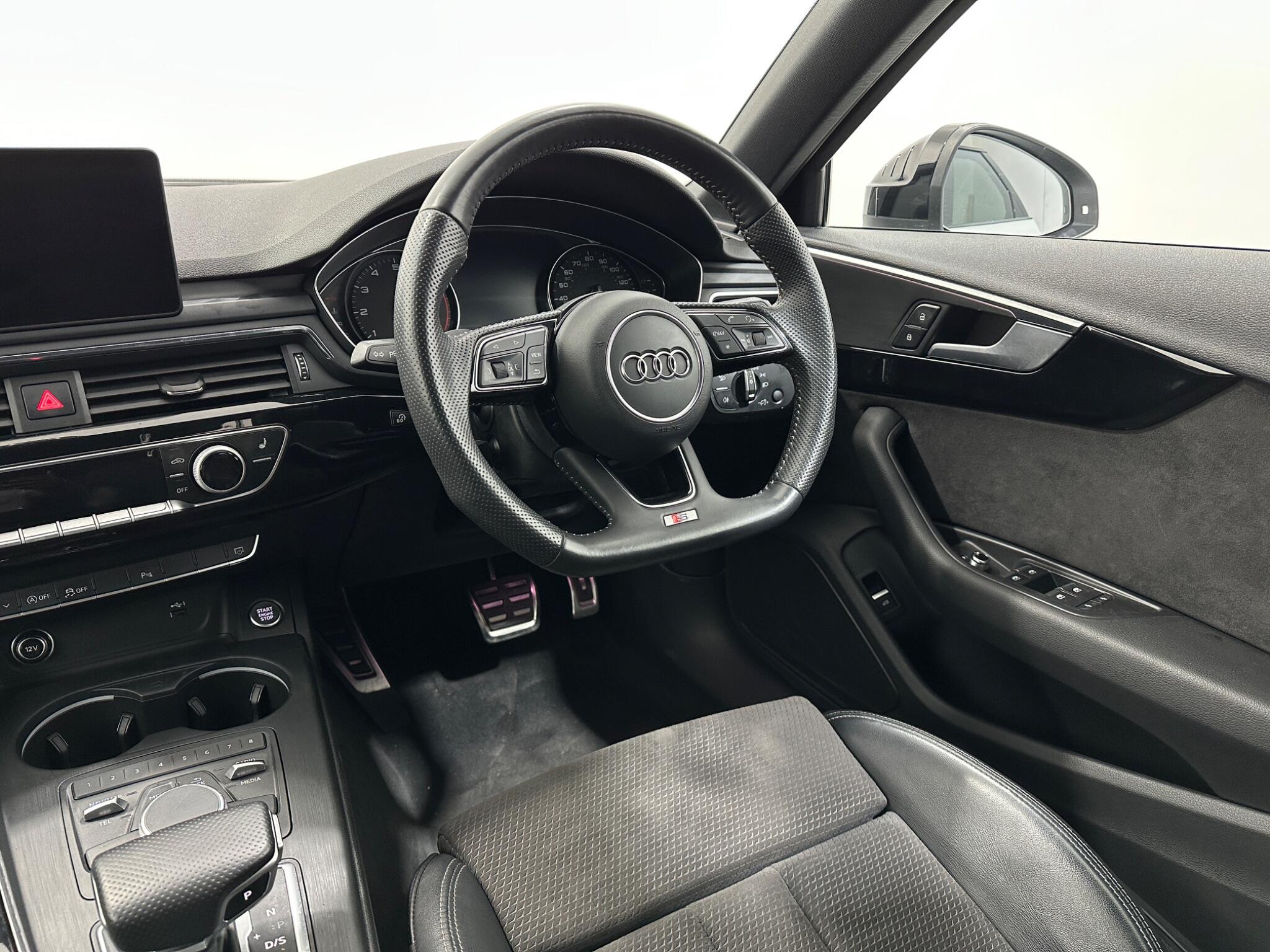 Audi A4 view 12