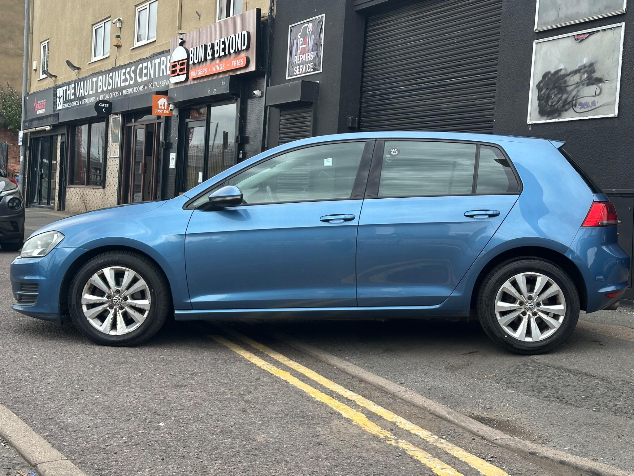 Volkswagen Golf view 6
