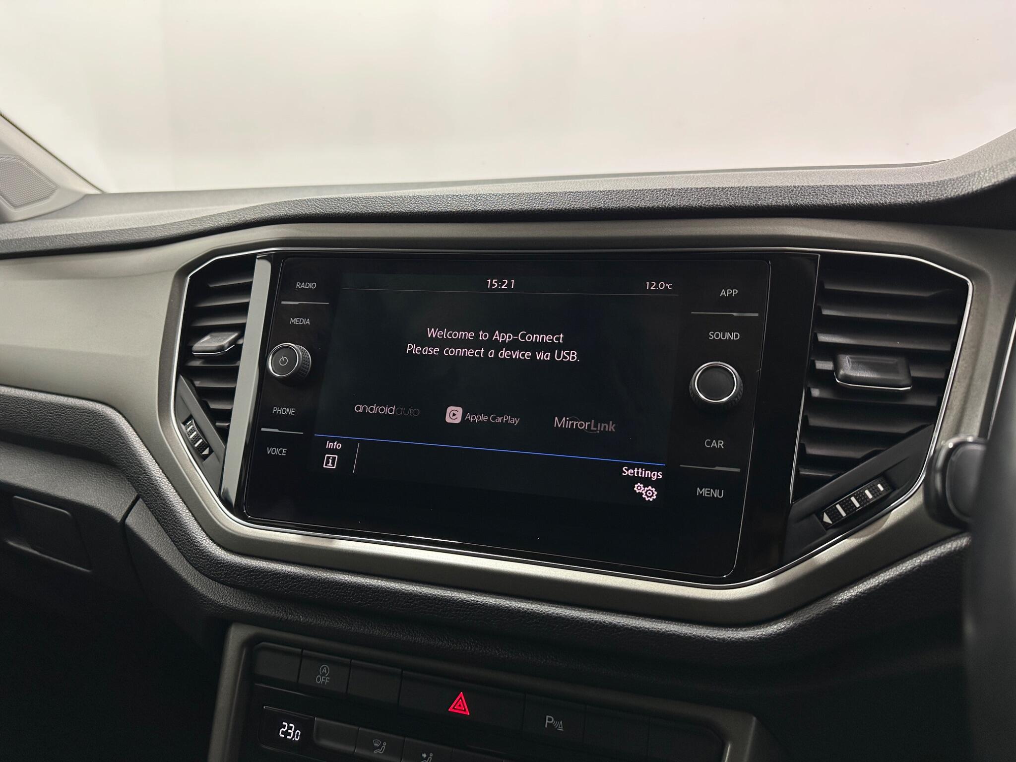 Volkswagen T-Roc view 22