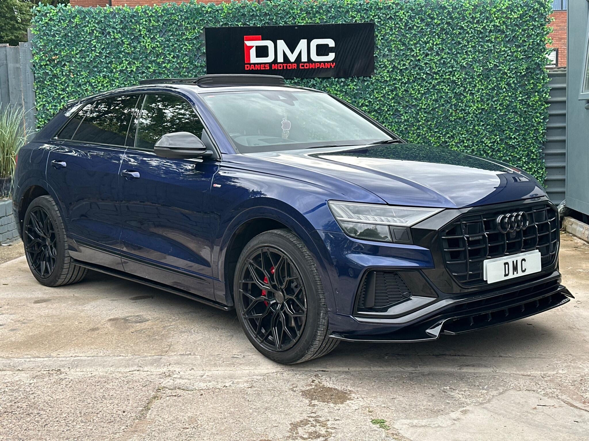 Audi Q8 view 12