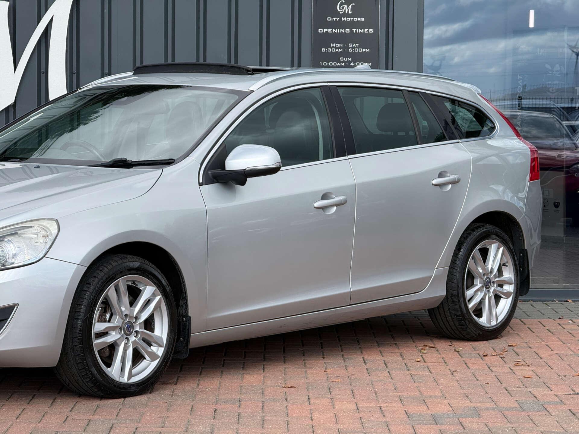 Volvo V60 view 3