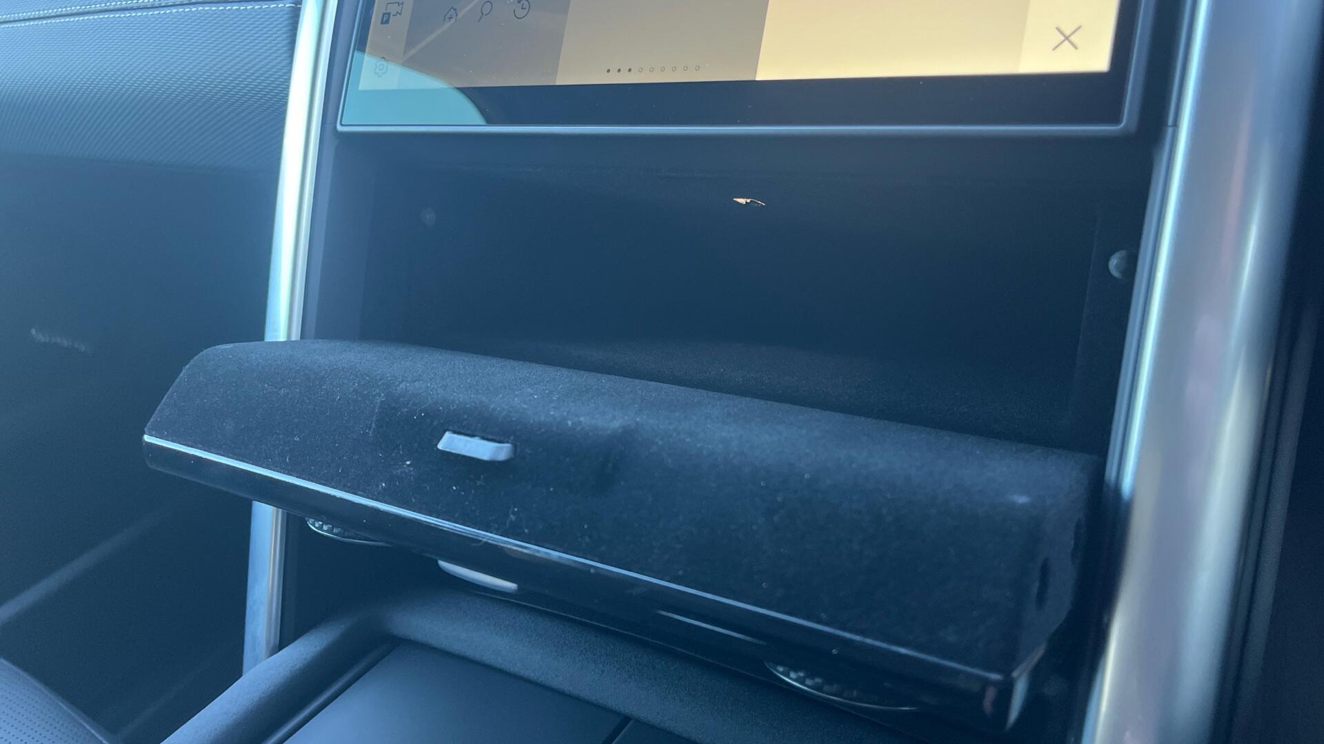 Land Rover Discovery view 35