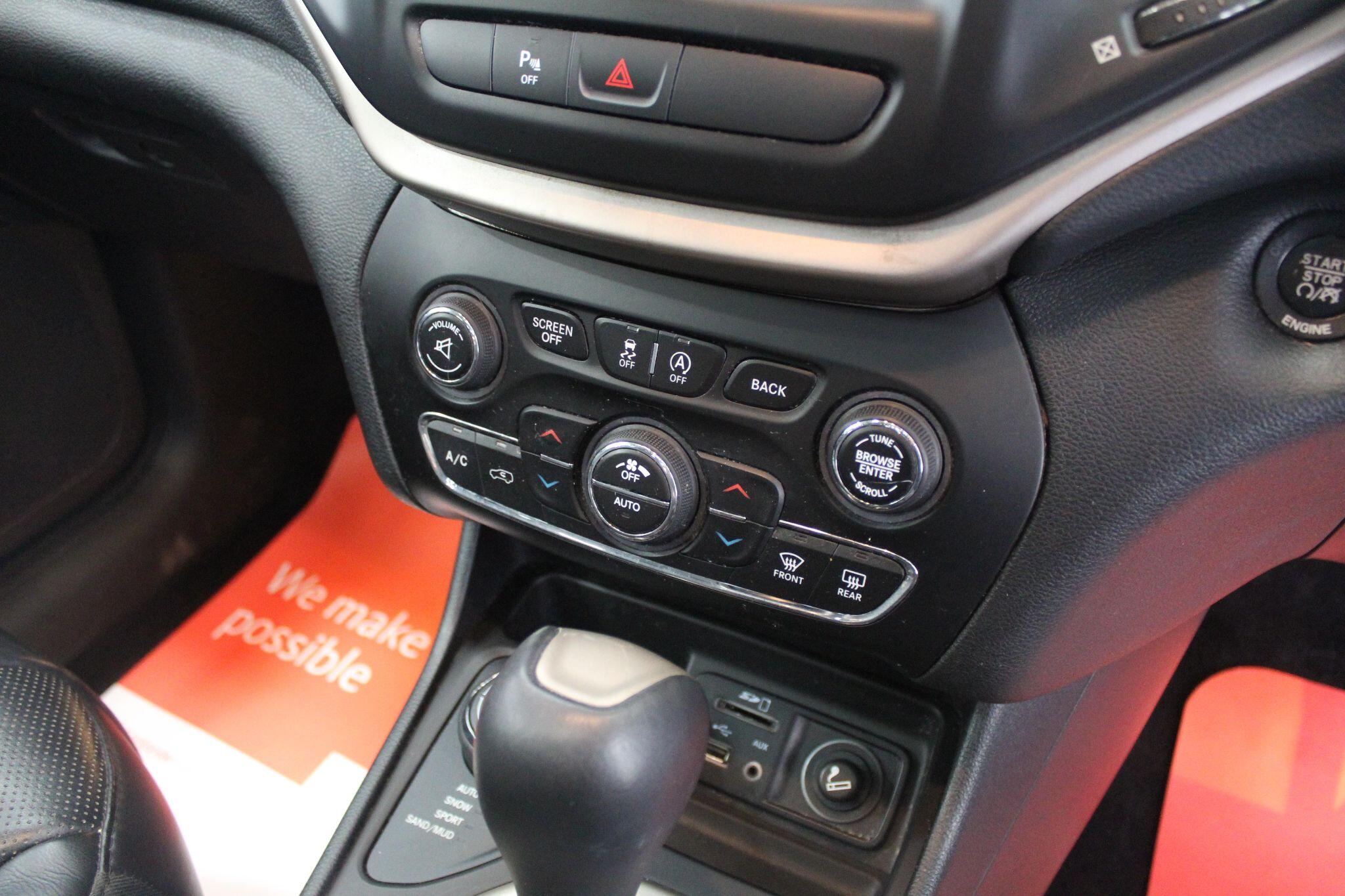 Jeep Cherokee view 43