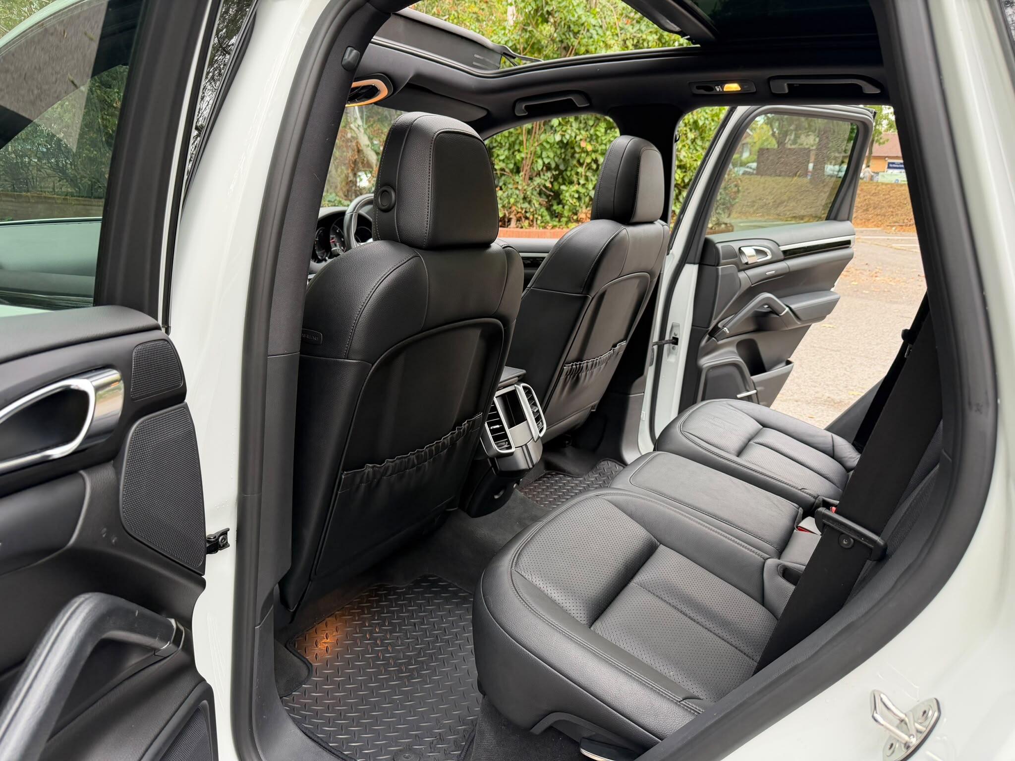Porsche Cayenne view 16