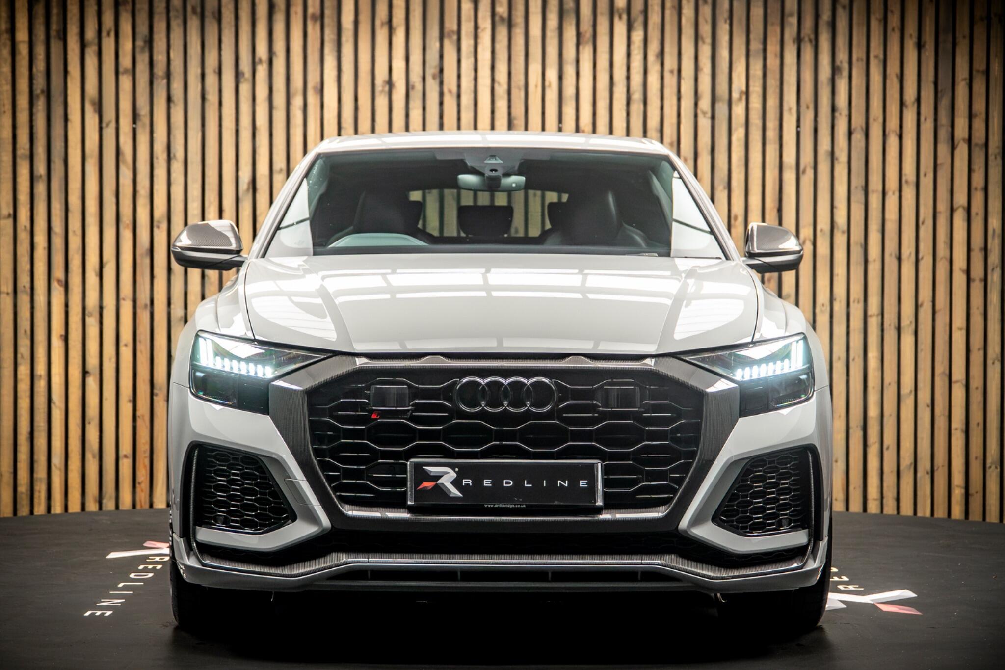 Audi RS Q8 view 5