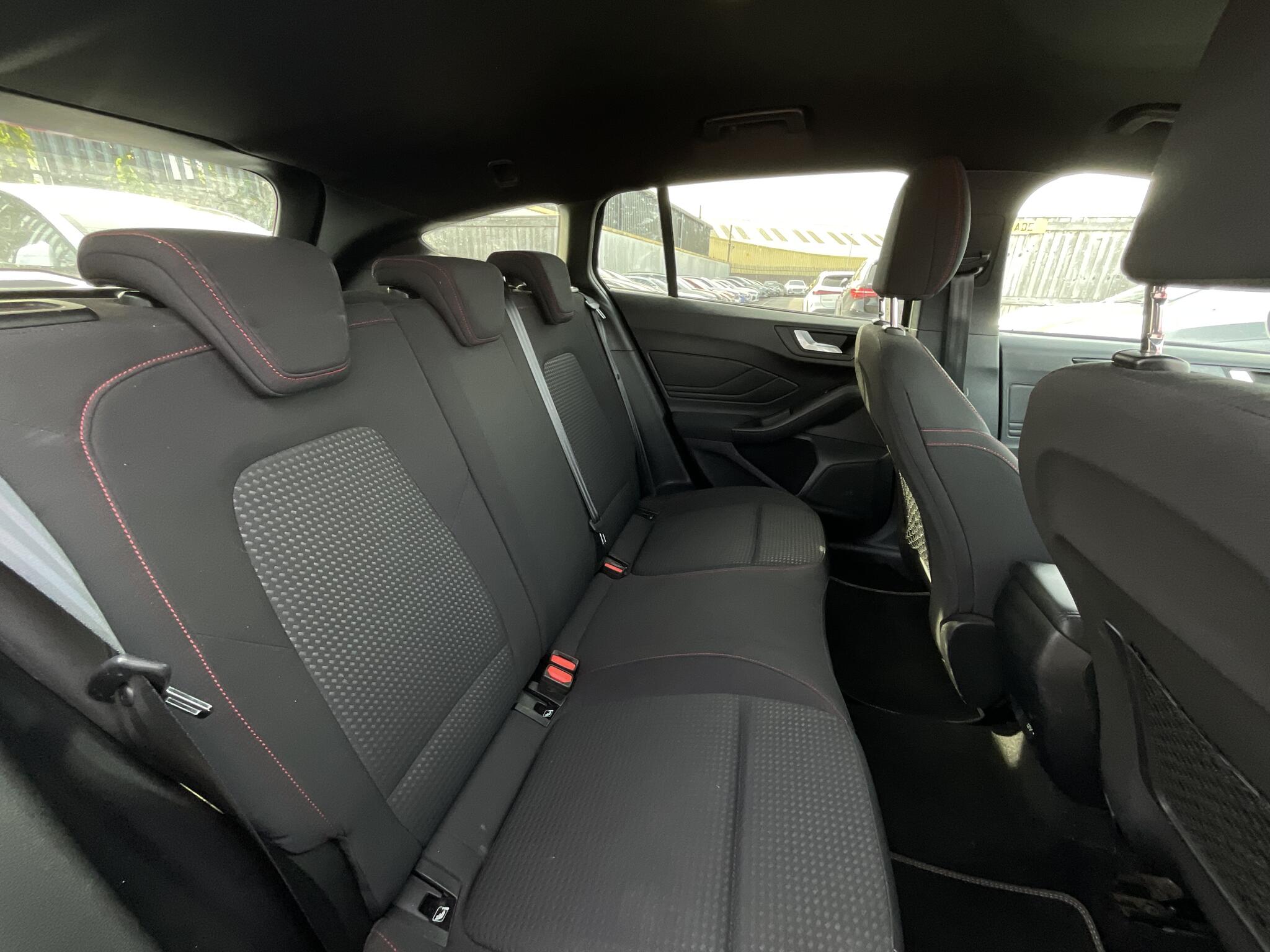 Ford Focus view 11