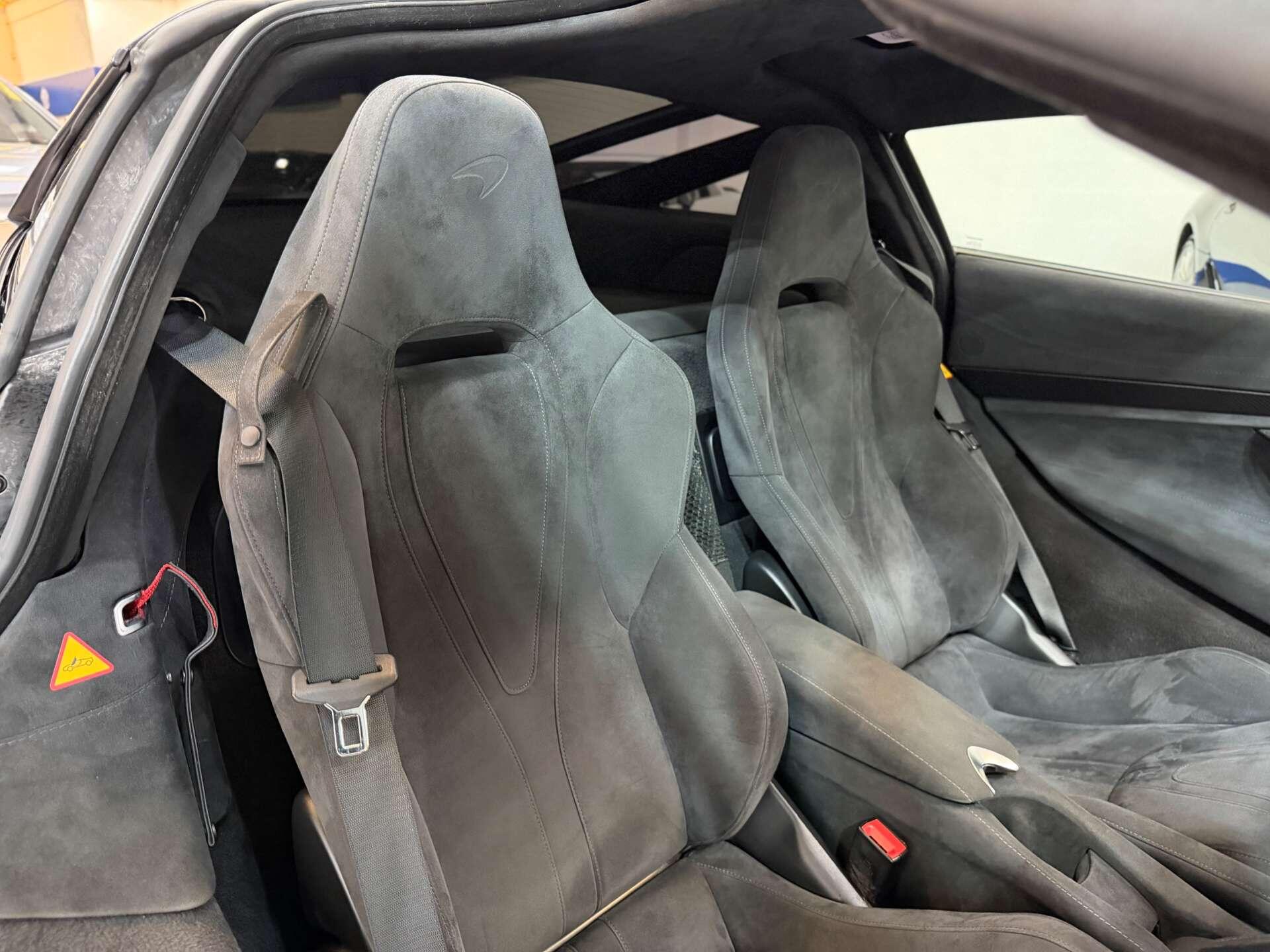 Mclaren 720s view 32