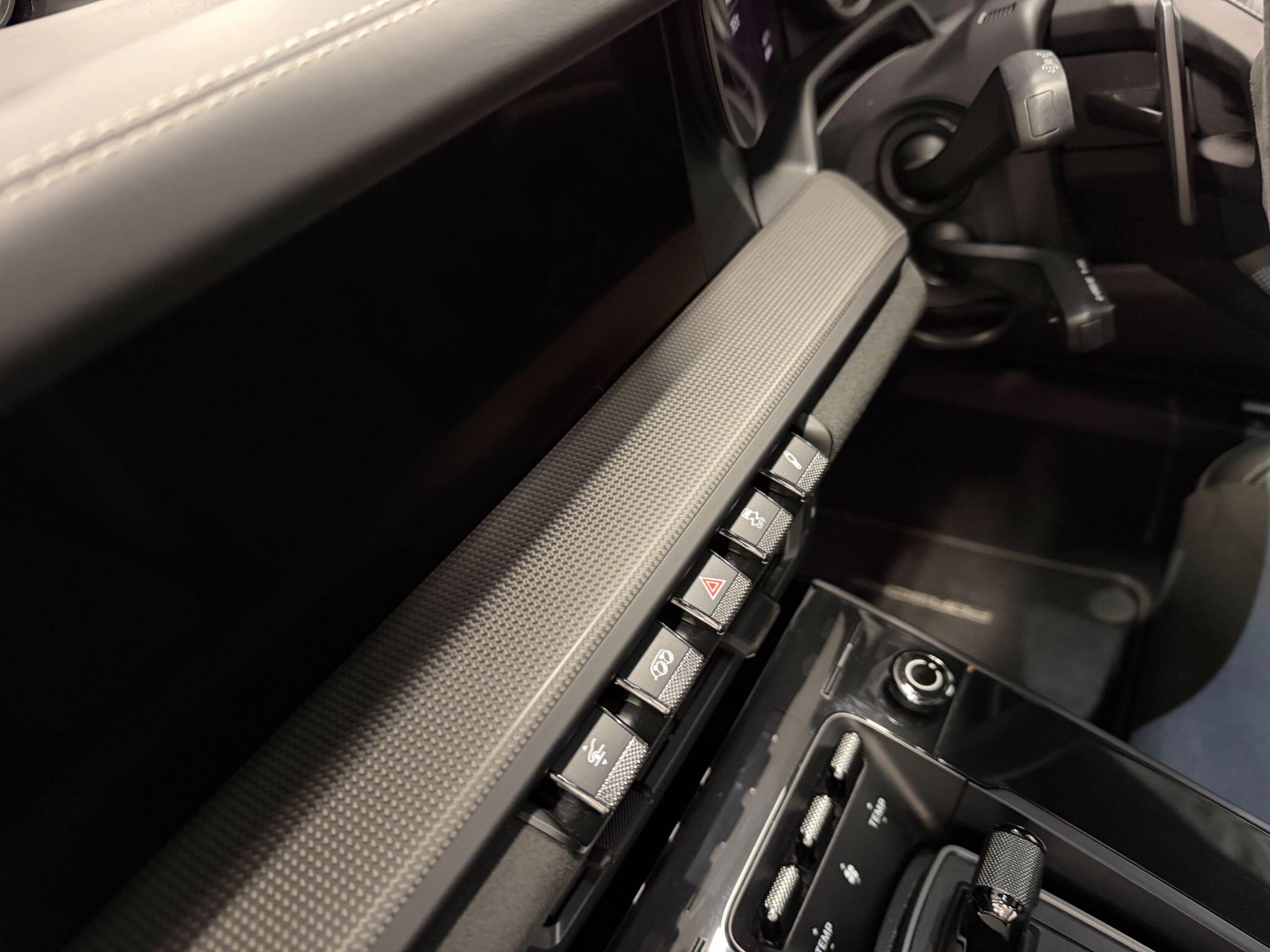 Porsche 911 view 15