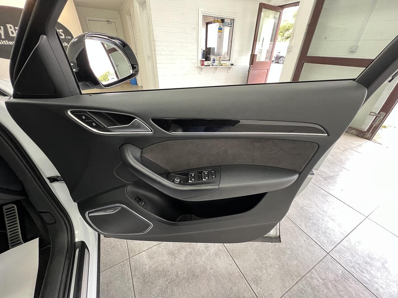 Audi Q3 view 13