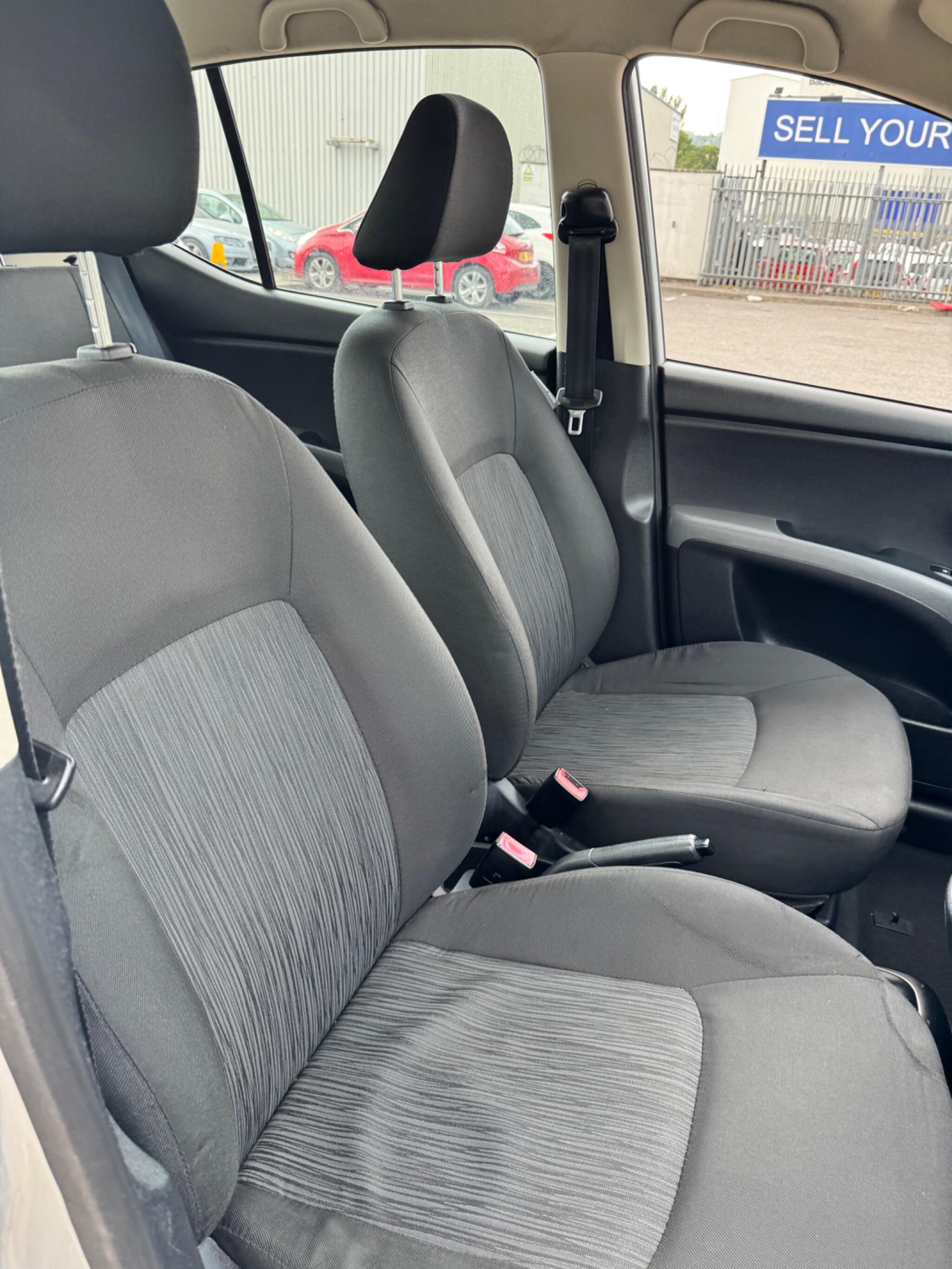 Hyundai I10 view 25