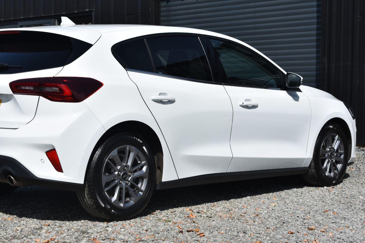 Ford Focus view 11