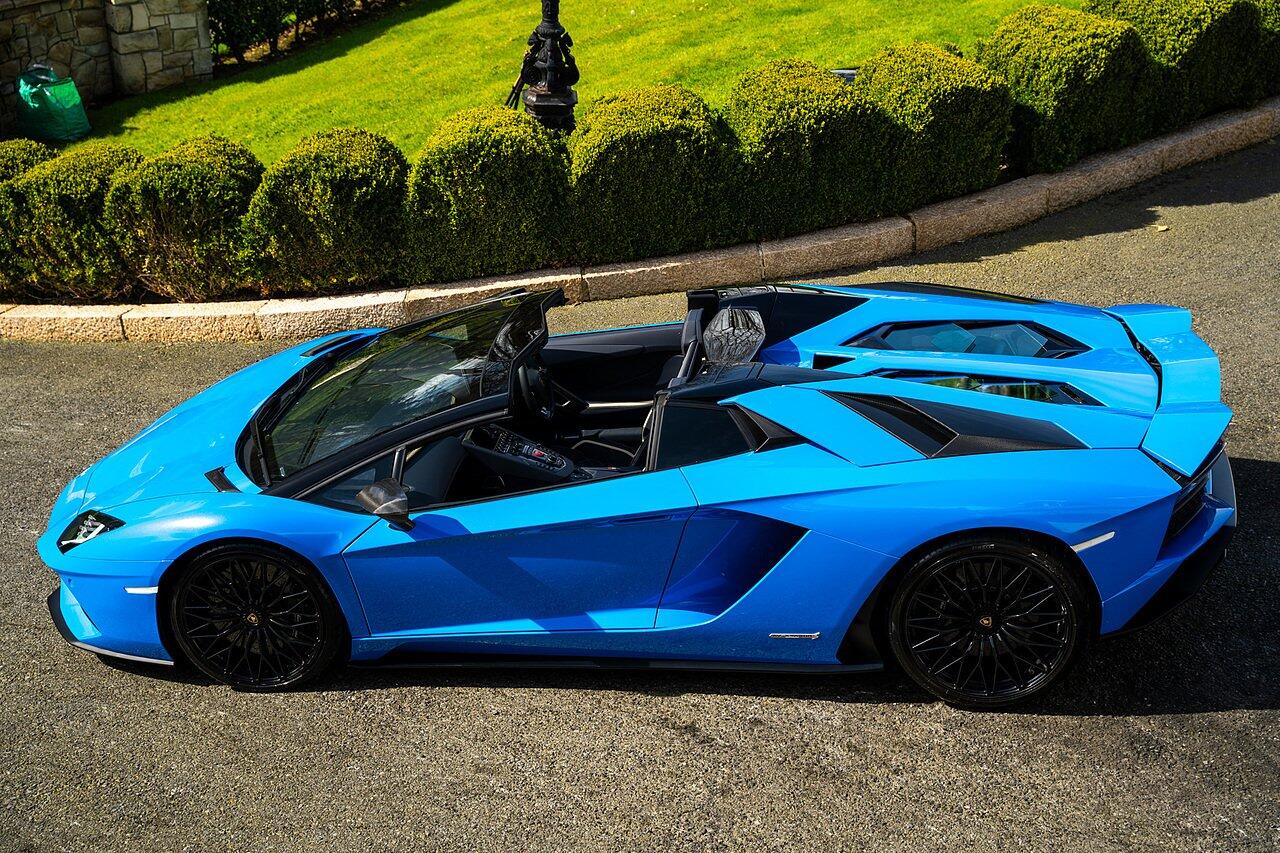 Lamborghini Aventador view 97