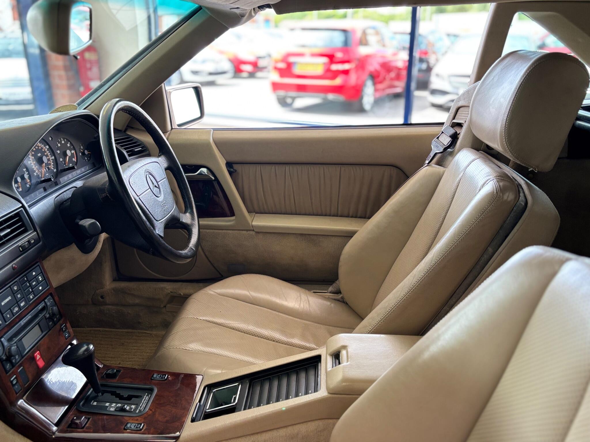 Mercedes-Benz SL view 13