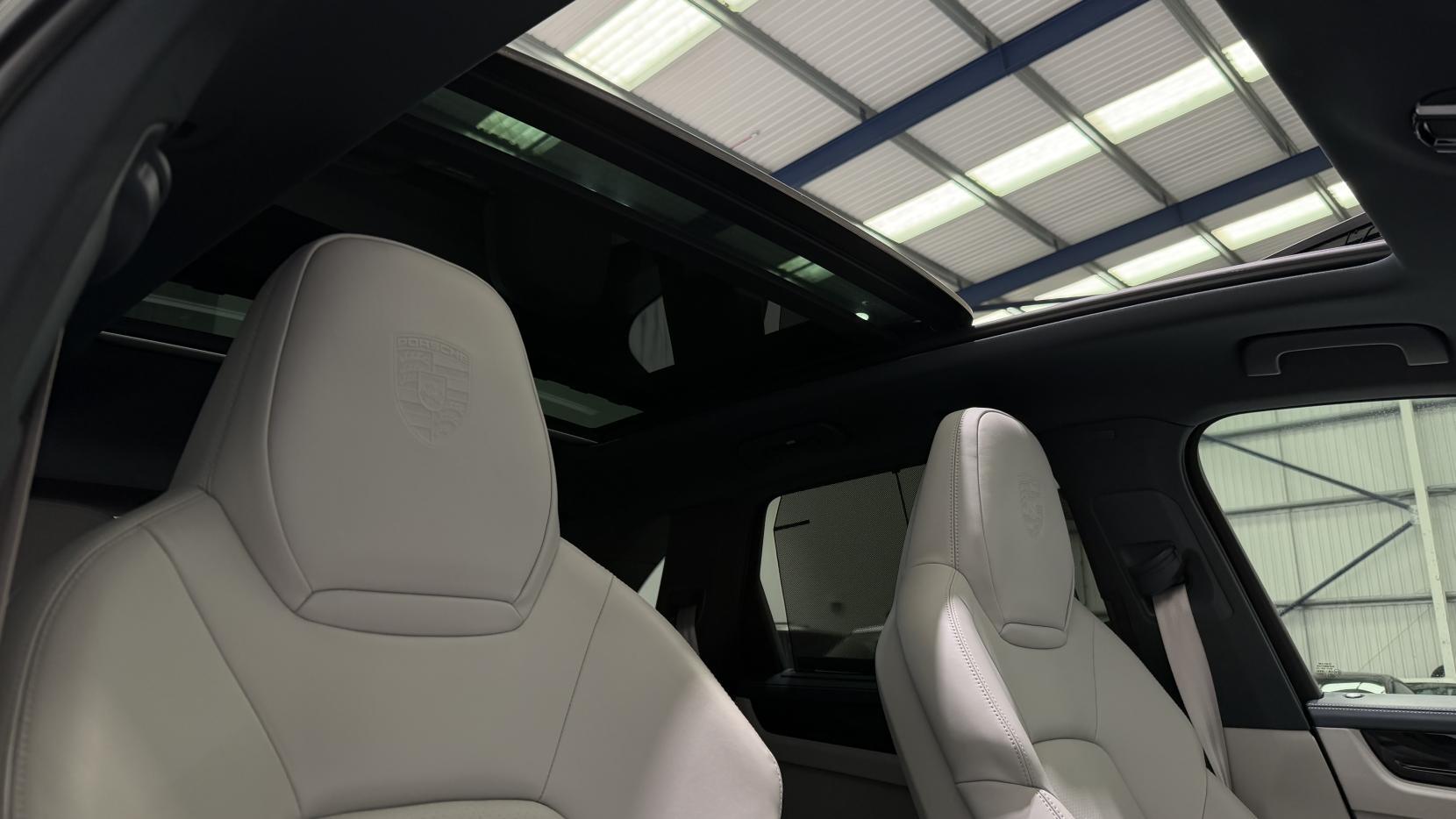 Porsche Cayenne view 26