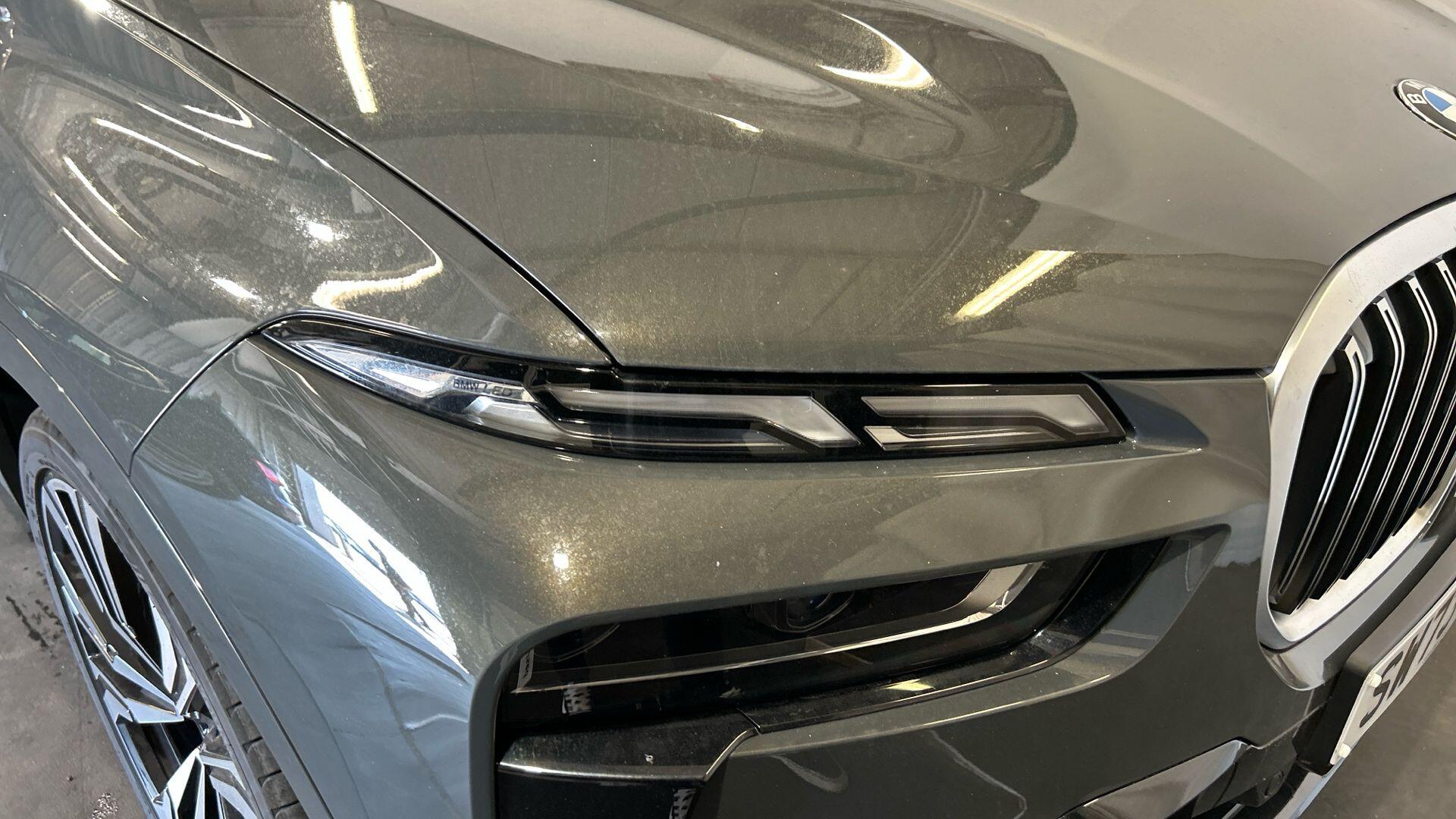 BMW X7 view 22