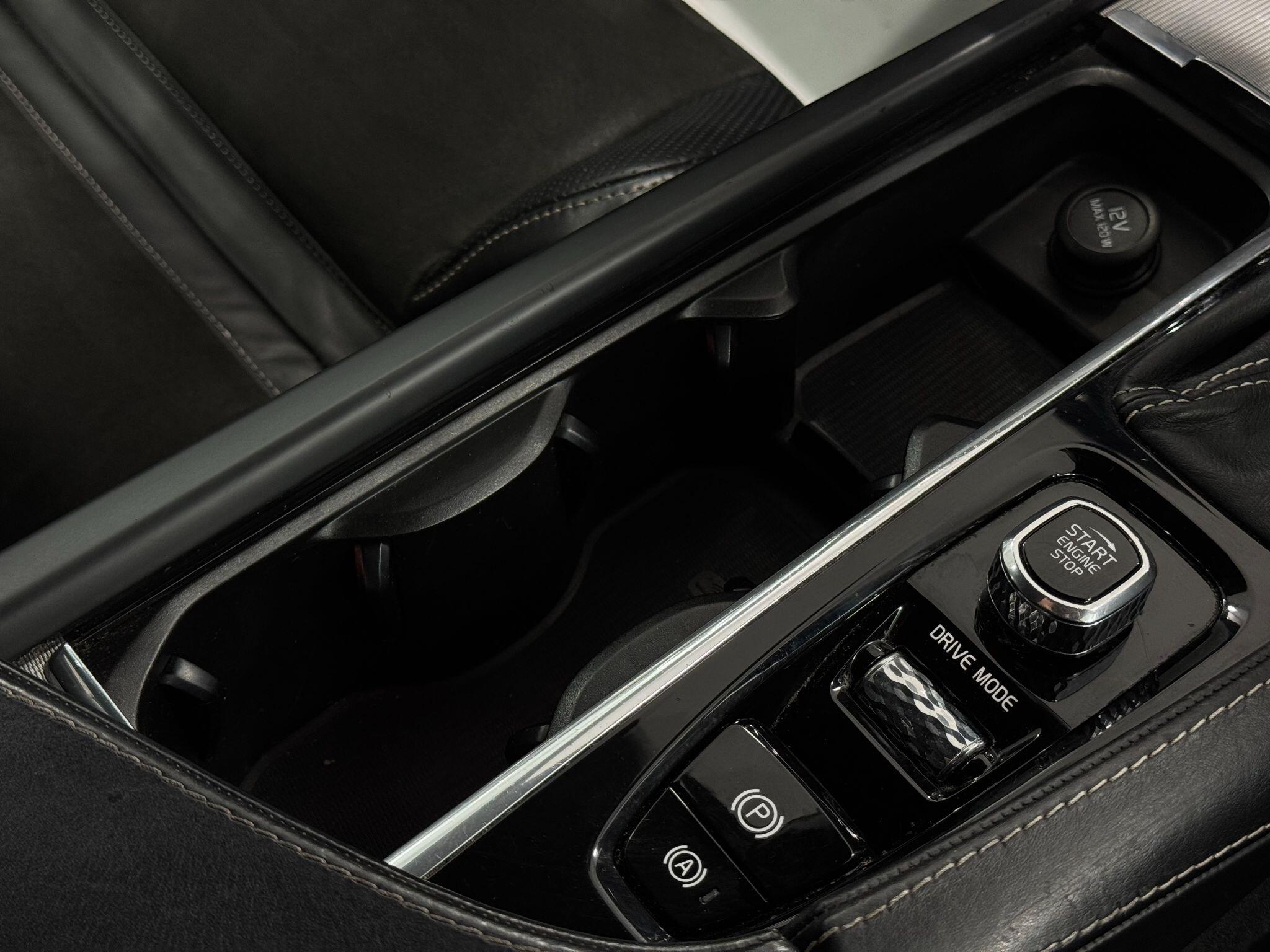 Volvo S90 view 40
