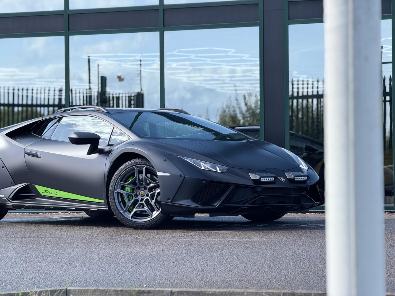 Lamborghini Huracan view 14