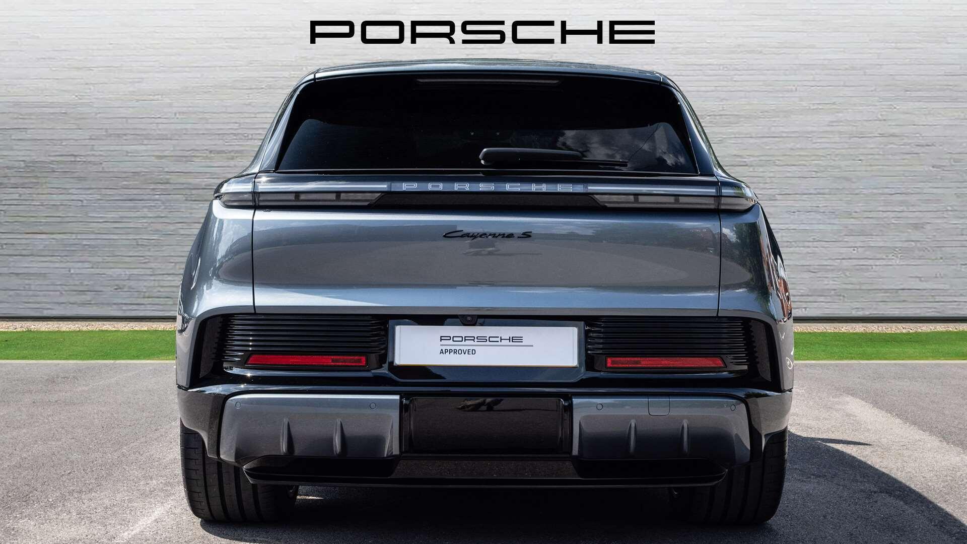 Porsche Cayenne view 4
