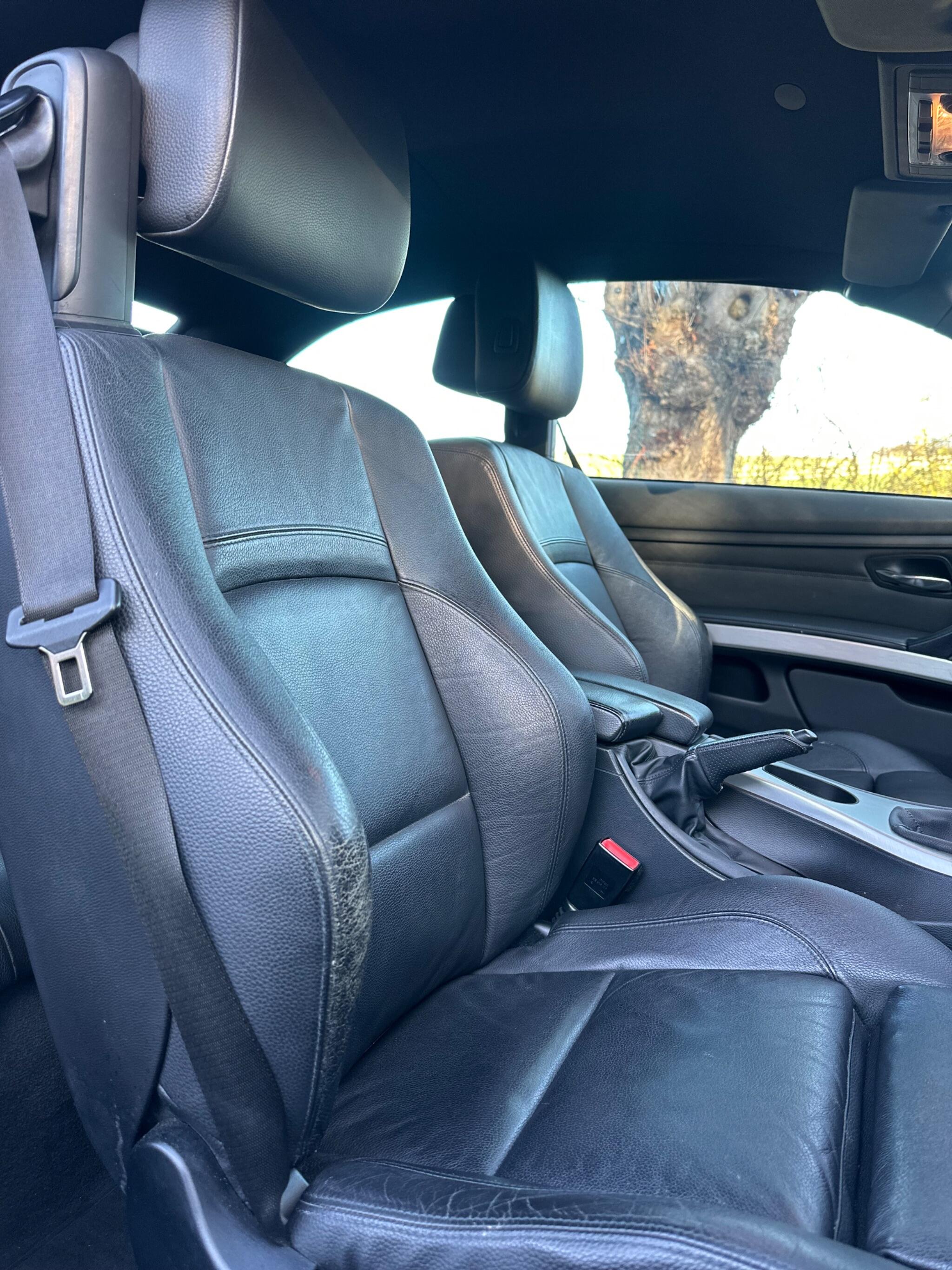 2010 BMW 3 Series image 28