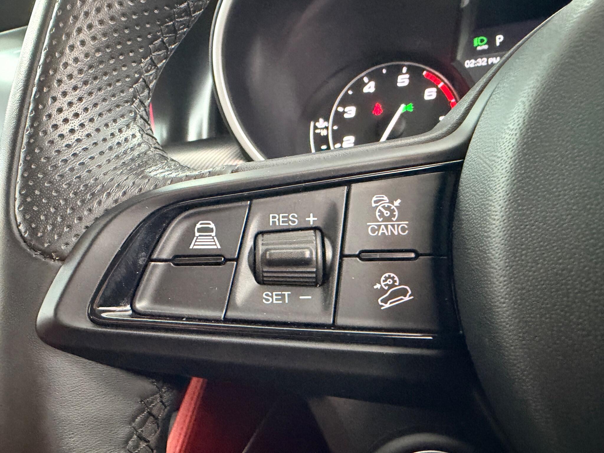 Alfa Romeo Stelvio view 18