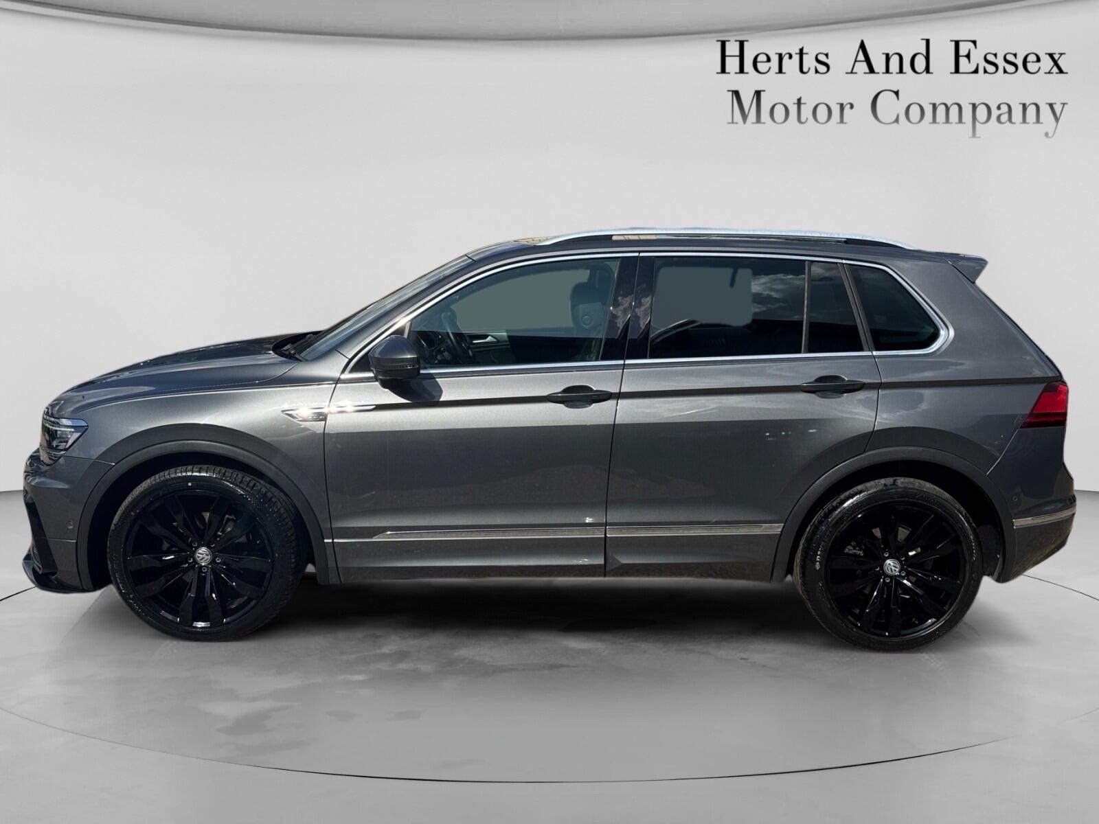 Volkswagen Tiguan view 5