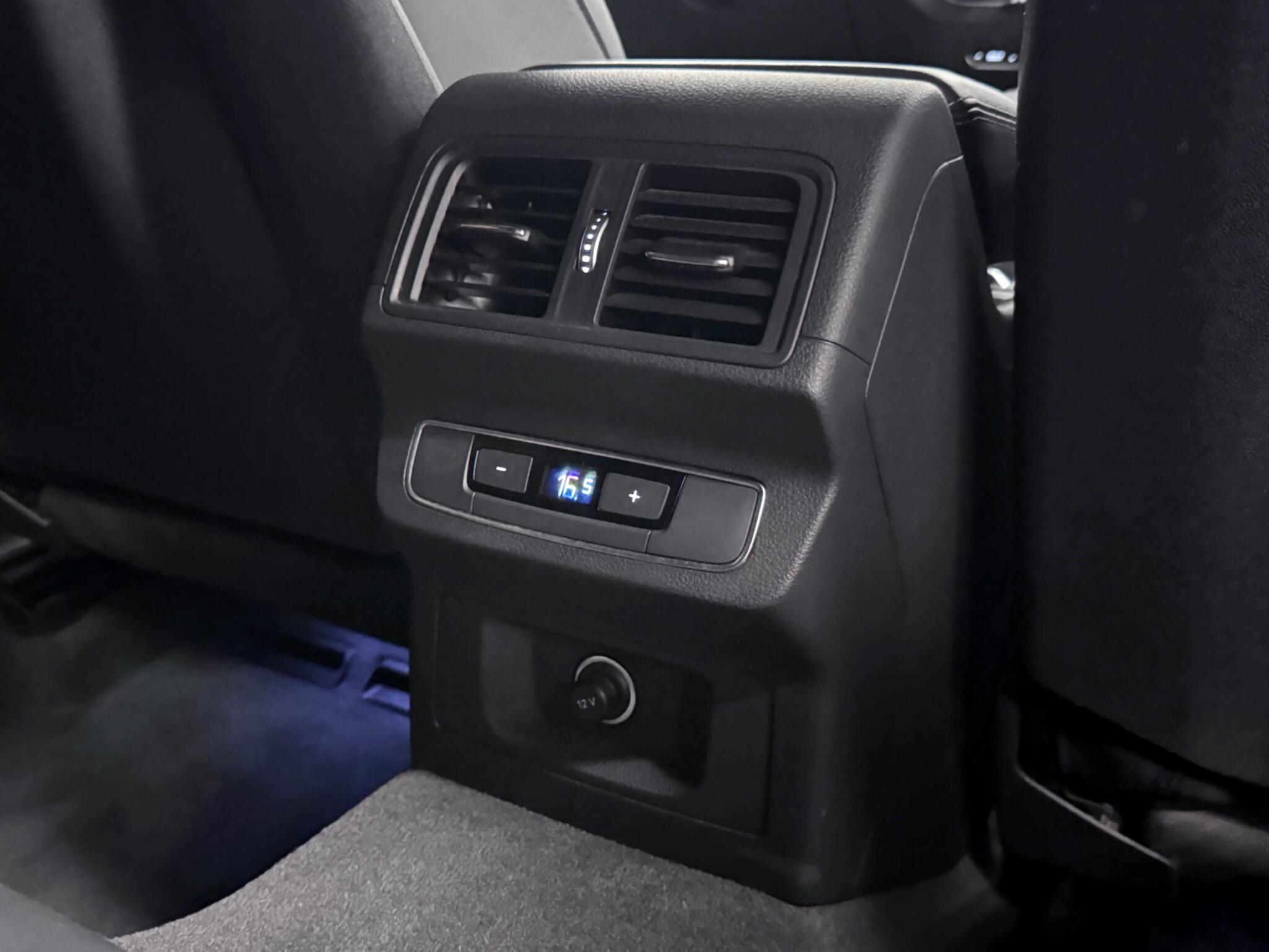 Audi Q5 view 12