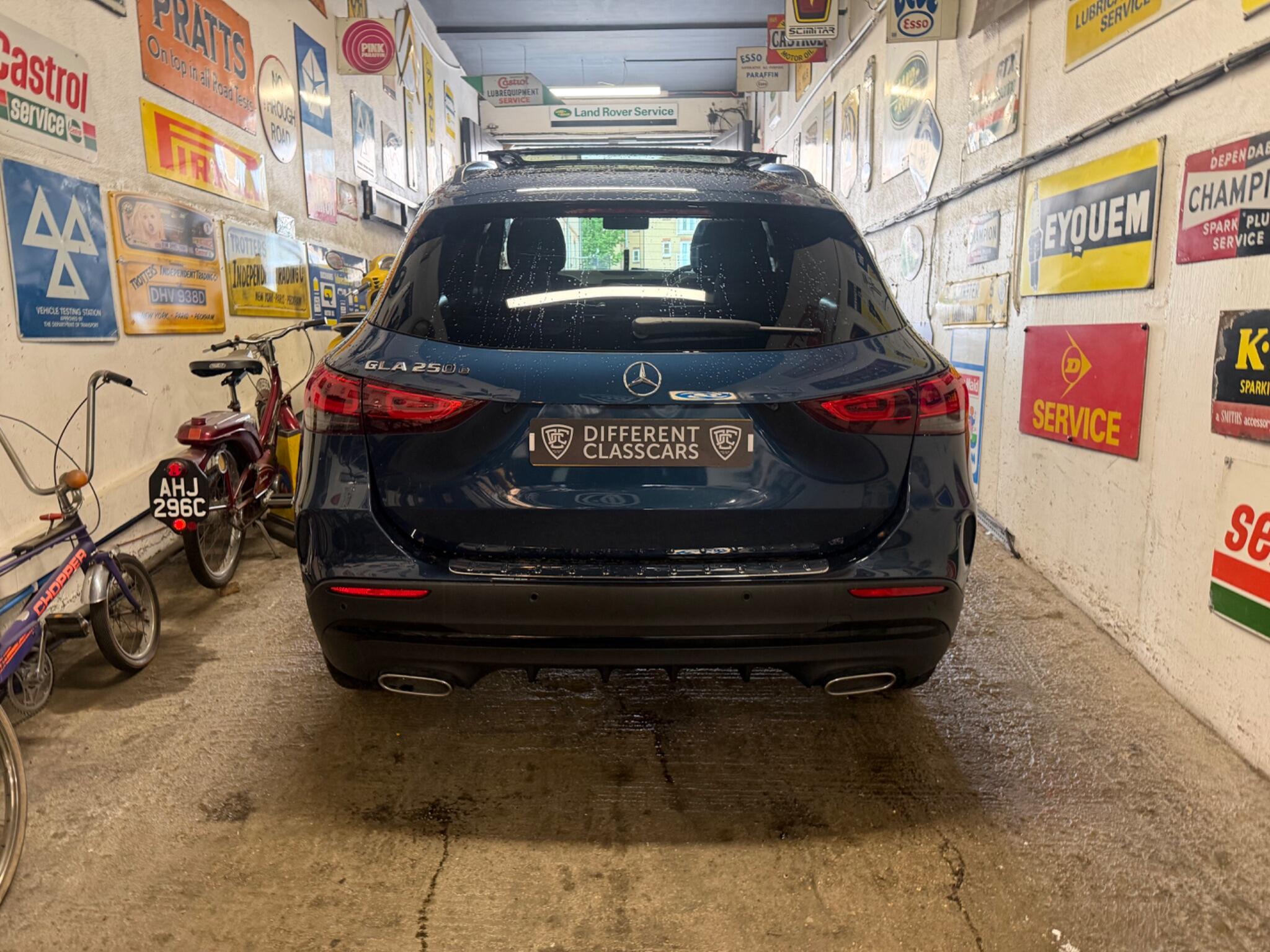 Mercedes-Benz GLA view 7