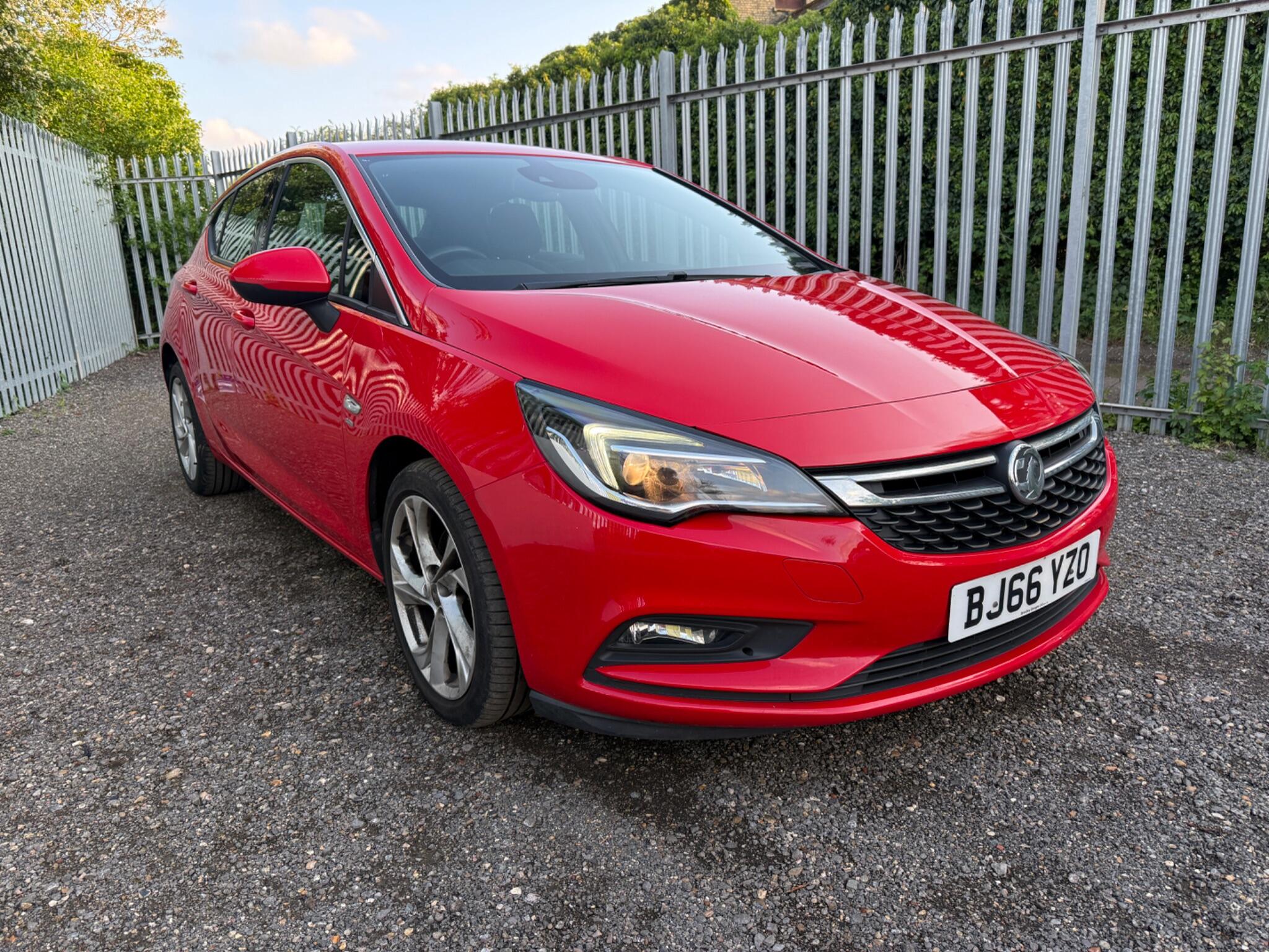 2017 Vauxhall Astra image 2