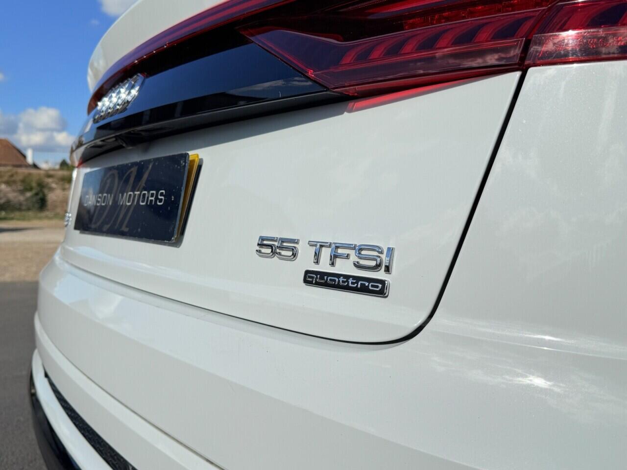 Audi Q8 view 56