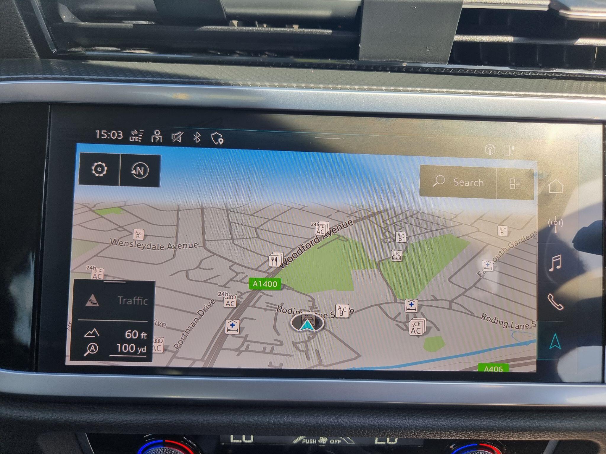 Audi Q3 view 12