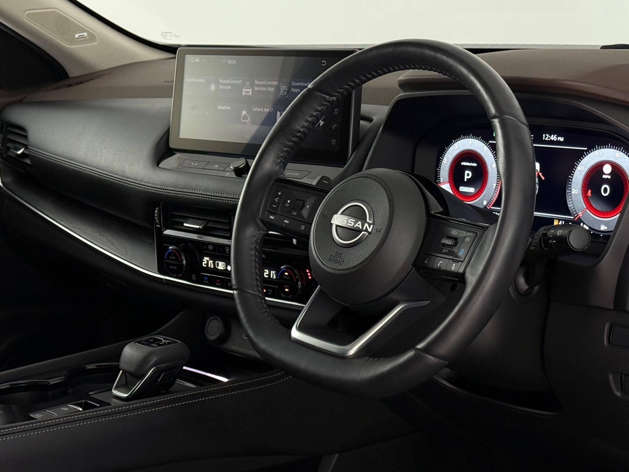 Nissan X-Trail view 3
