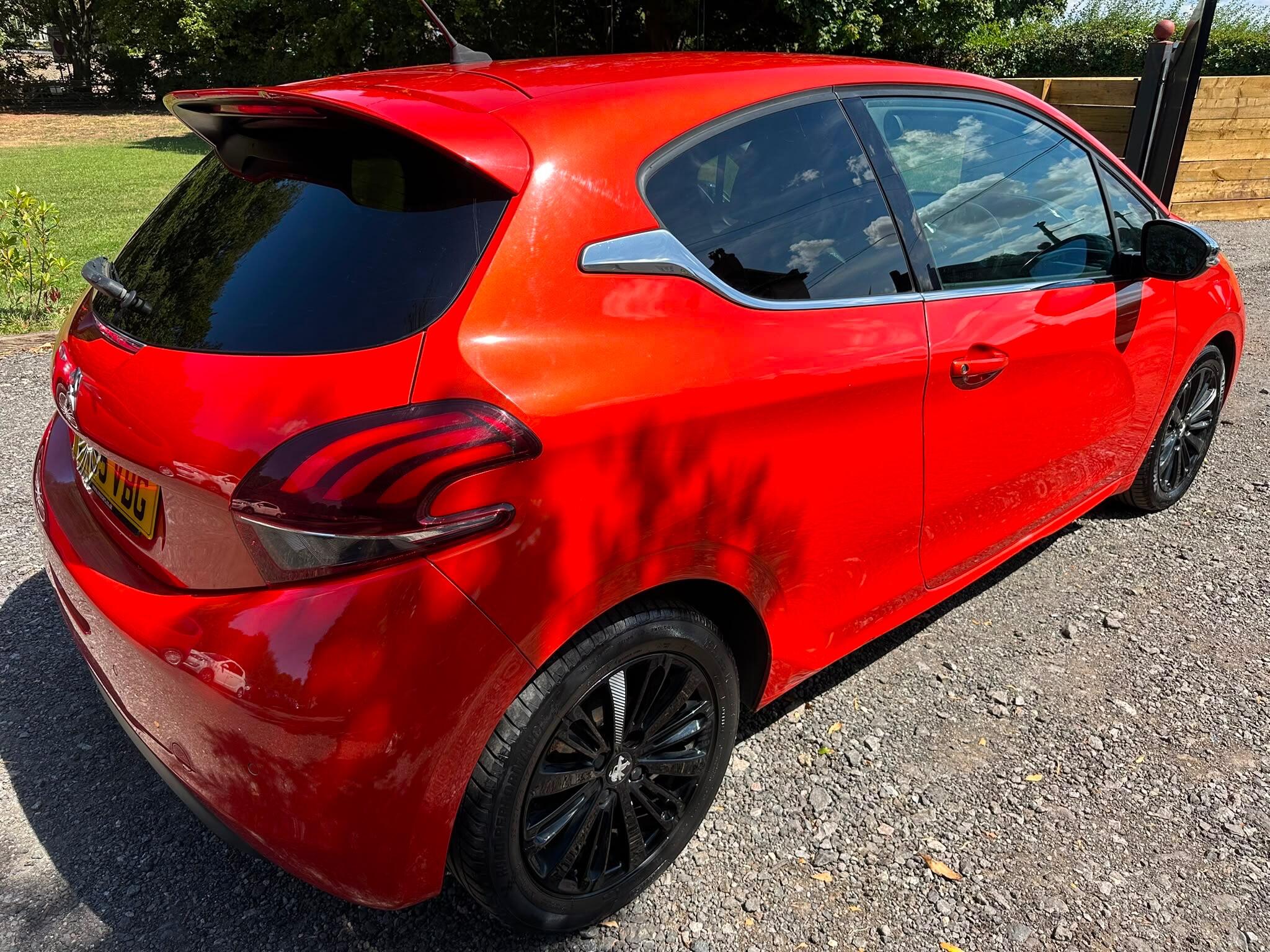 Peugeot 208 view 16