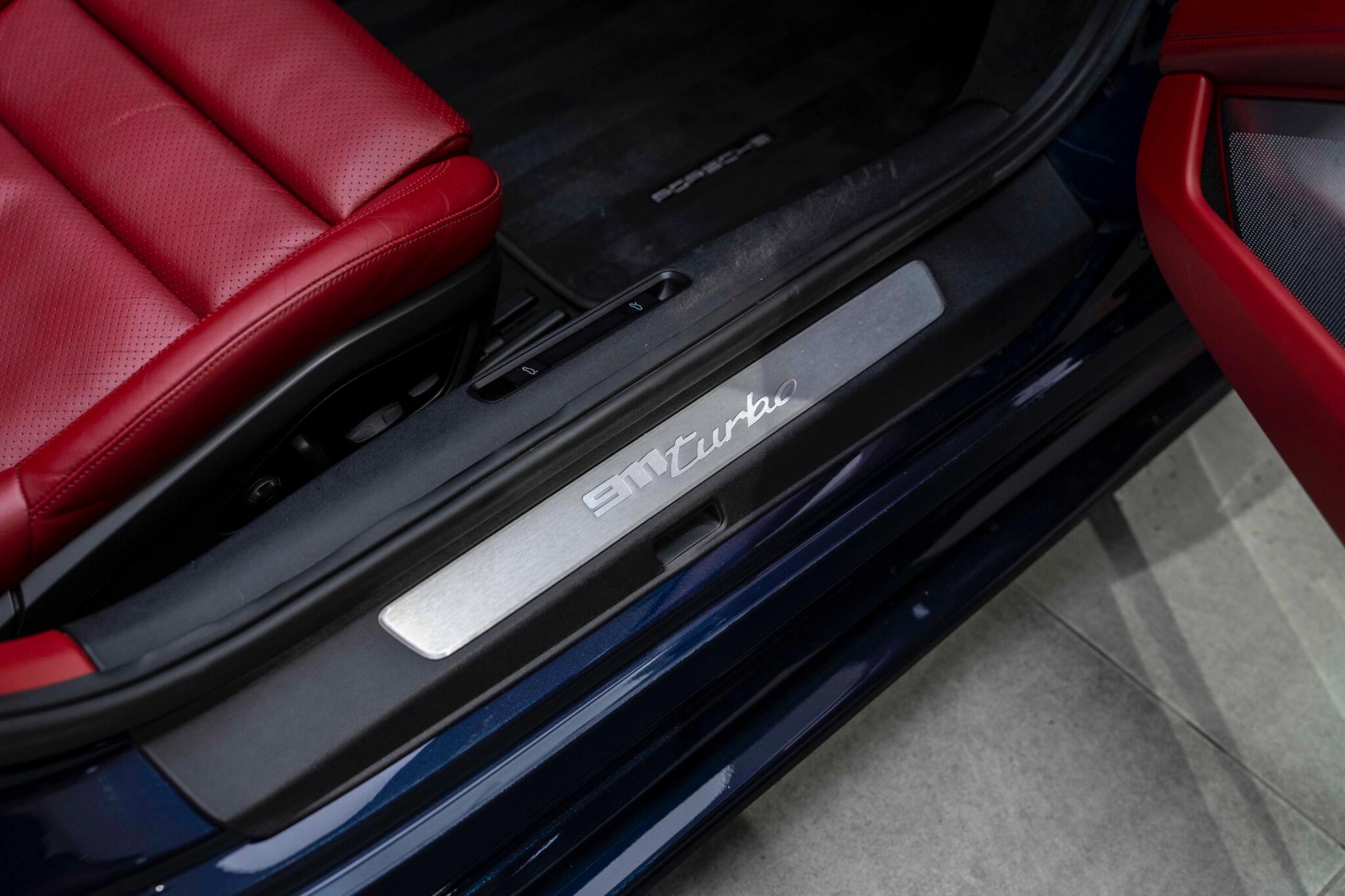 Porsche 911 view 35