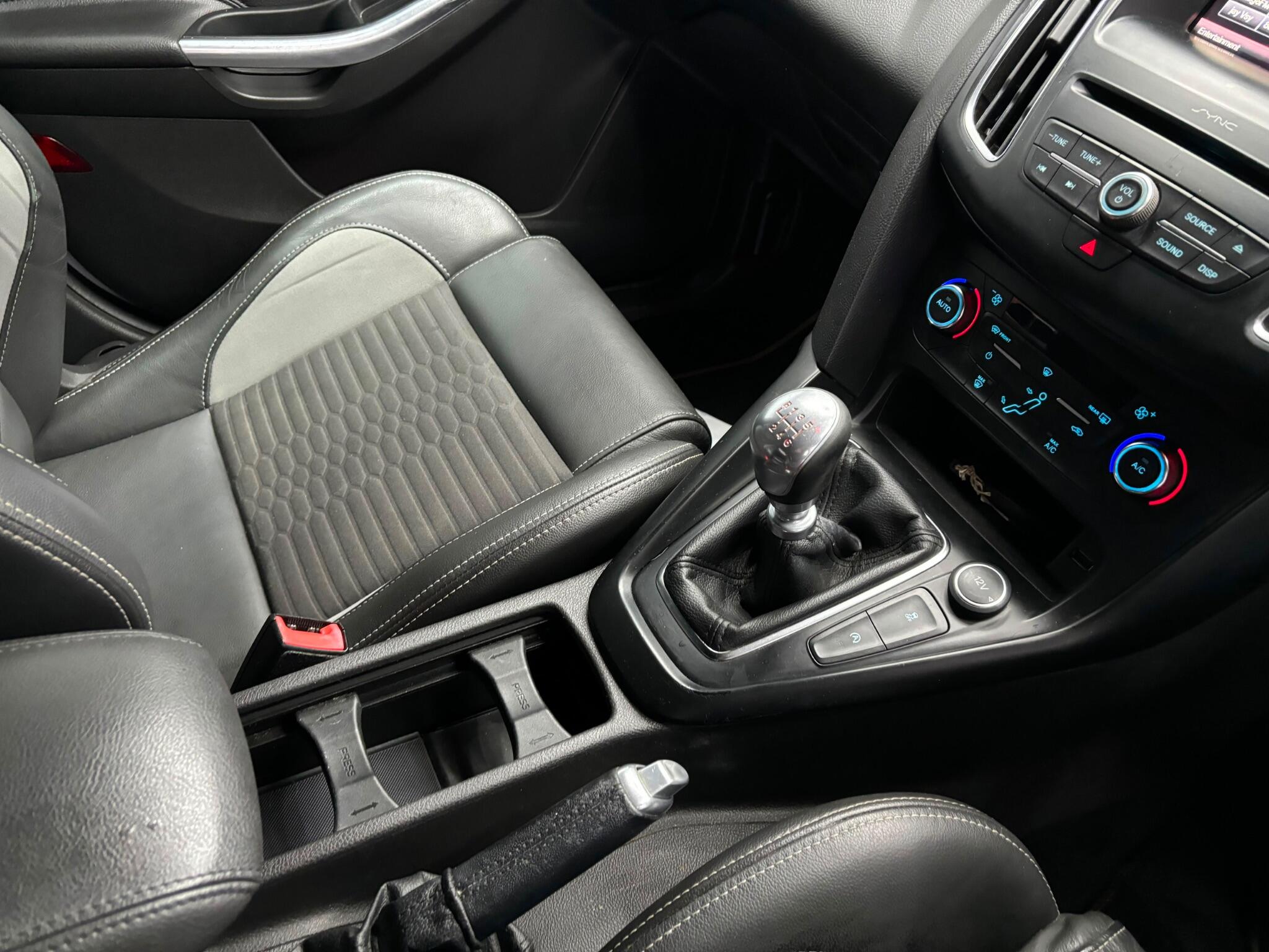 Ford Focus view 19