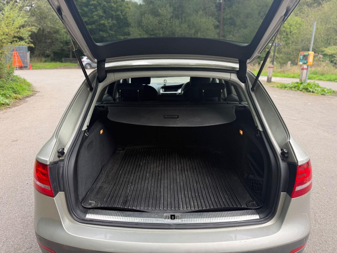 Audi A4 view 9