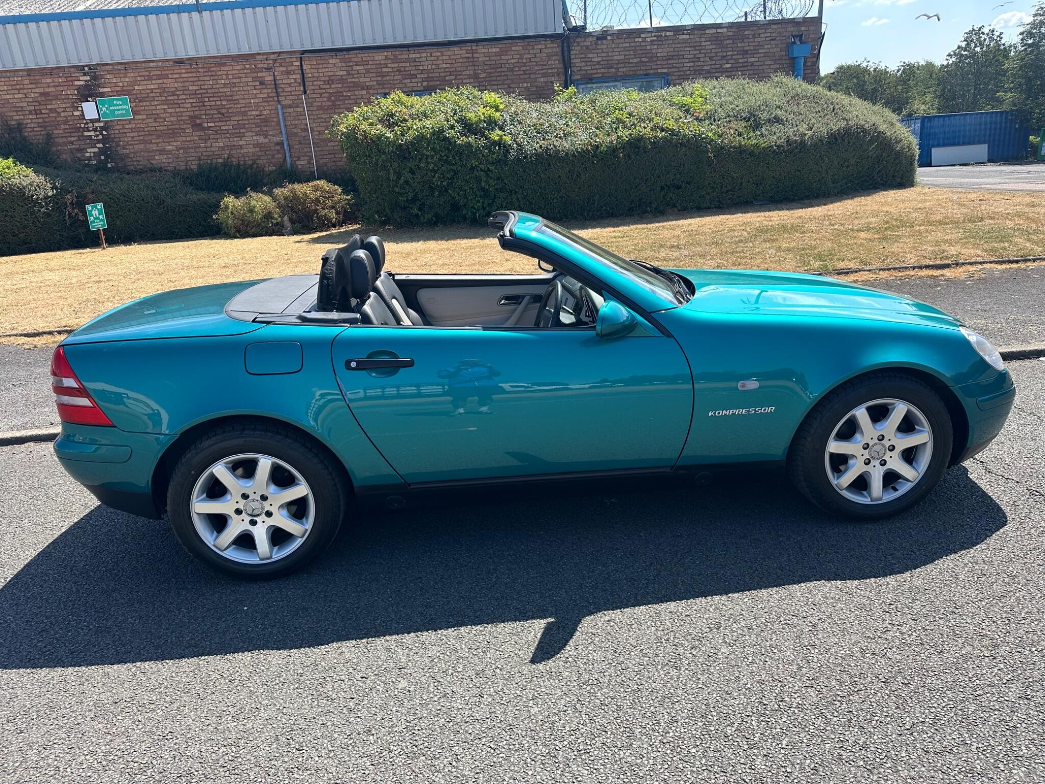 Mercedes-Benz SLK view 3