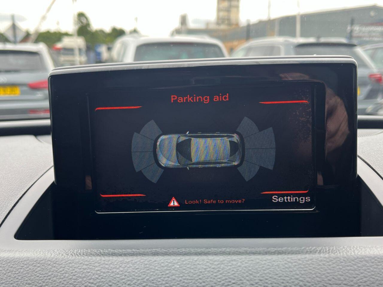 Audi Q3 view 21